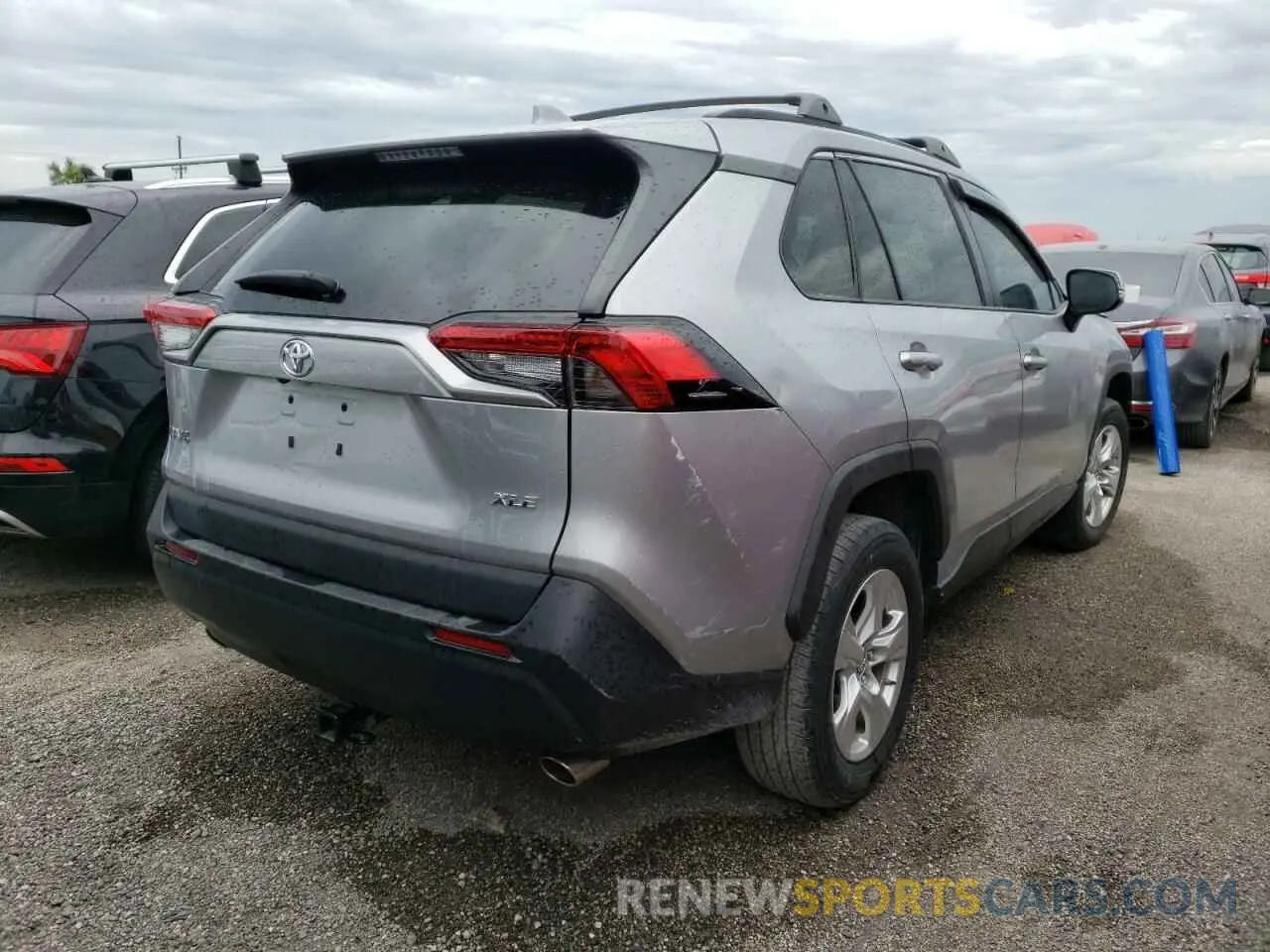 4 Photograph of a damaged car 2T3W1RFV5KW046842 TOYOTA RAV4 2019
