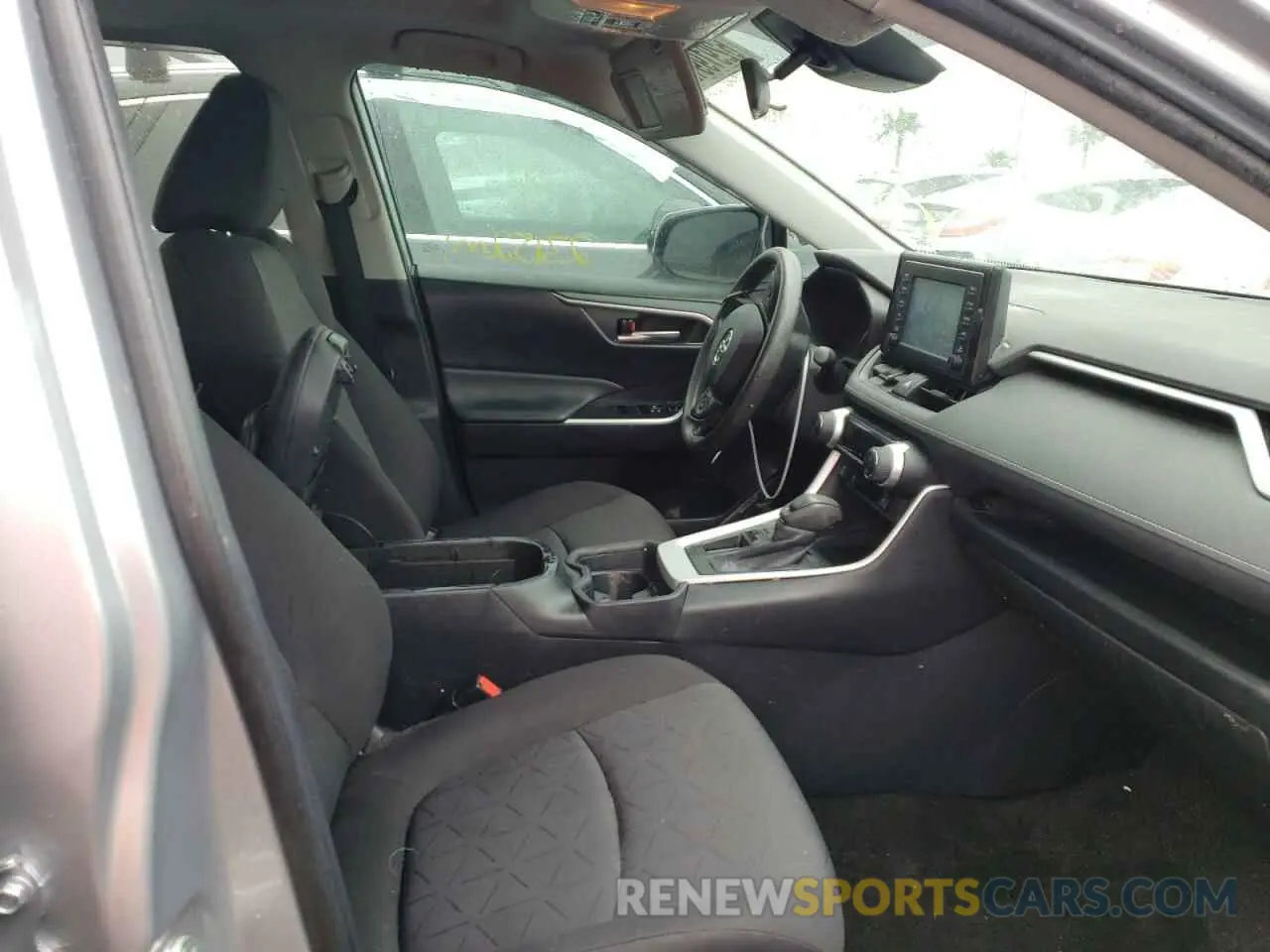 5 Photograph of a damaged car 2T3W1RFV5KW046842 TOYOTA RAV4 2019