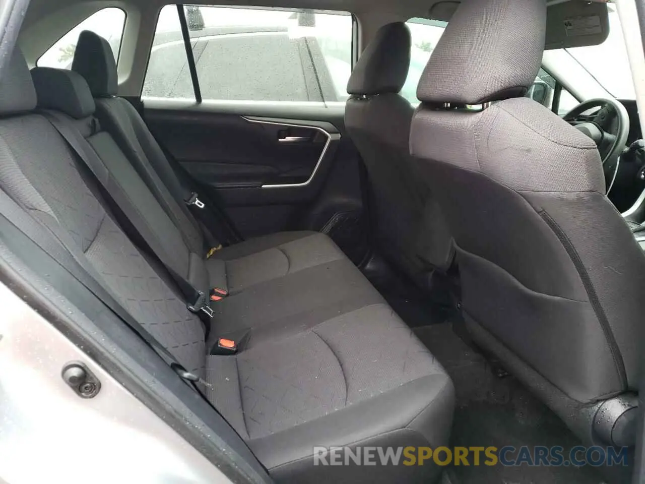 6 Photograph of a damaged car 2T3W1RFV5KW046842 TOYOTA RAV4 2019
