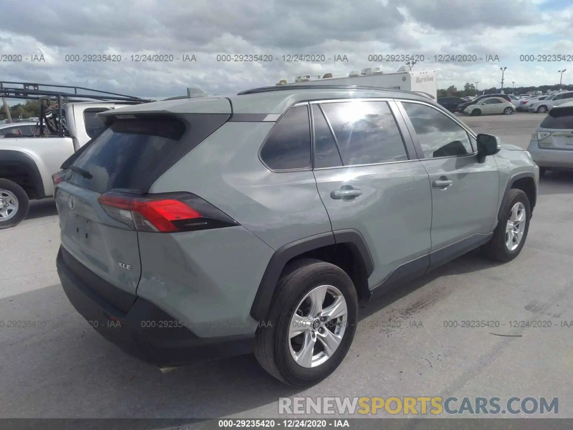 4 Photograph of a damaged car 2T3W1RFV5KW055914 TOYOTA RAV4 2019