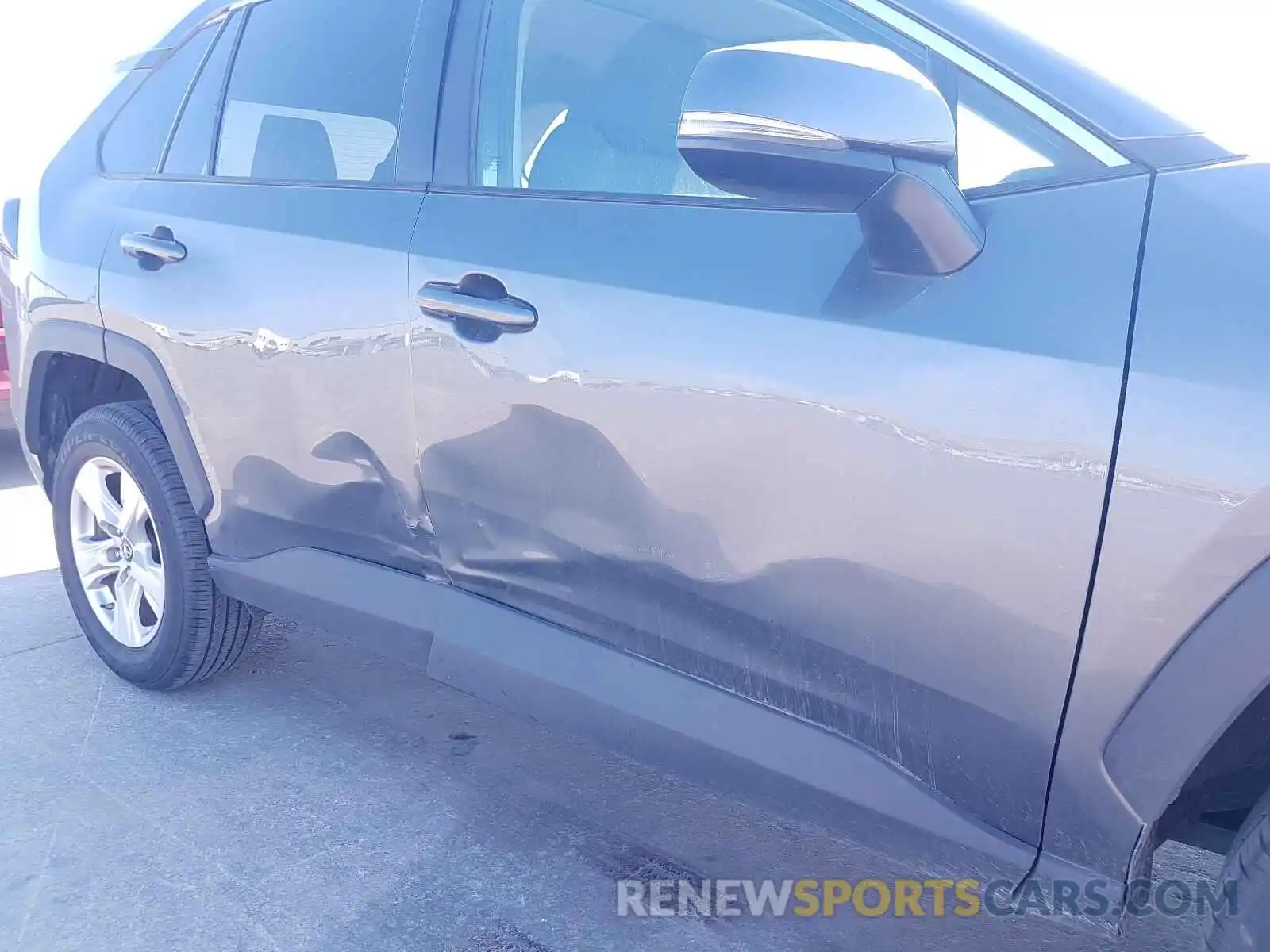 9 Photograph of a damaged car 2T3W1RFV6KC009364 TOYOTA RAV4 2019