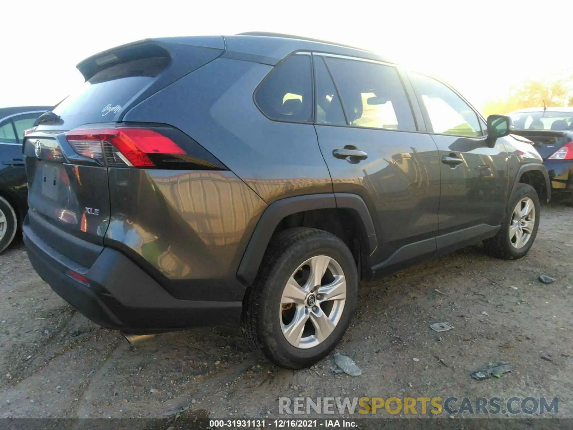 4 Photograph of a damaged car 2T3W1RFV6KC016041 TOYOTA RAV4 2019