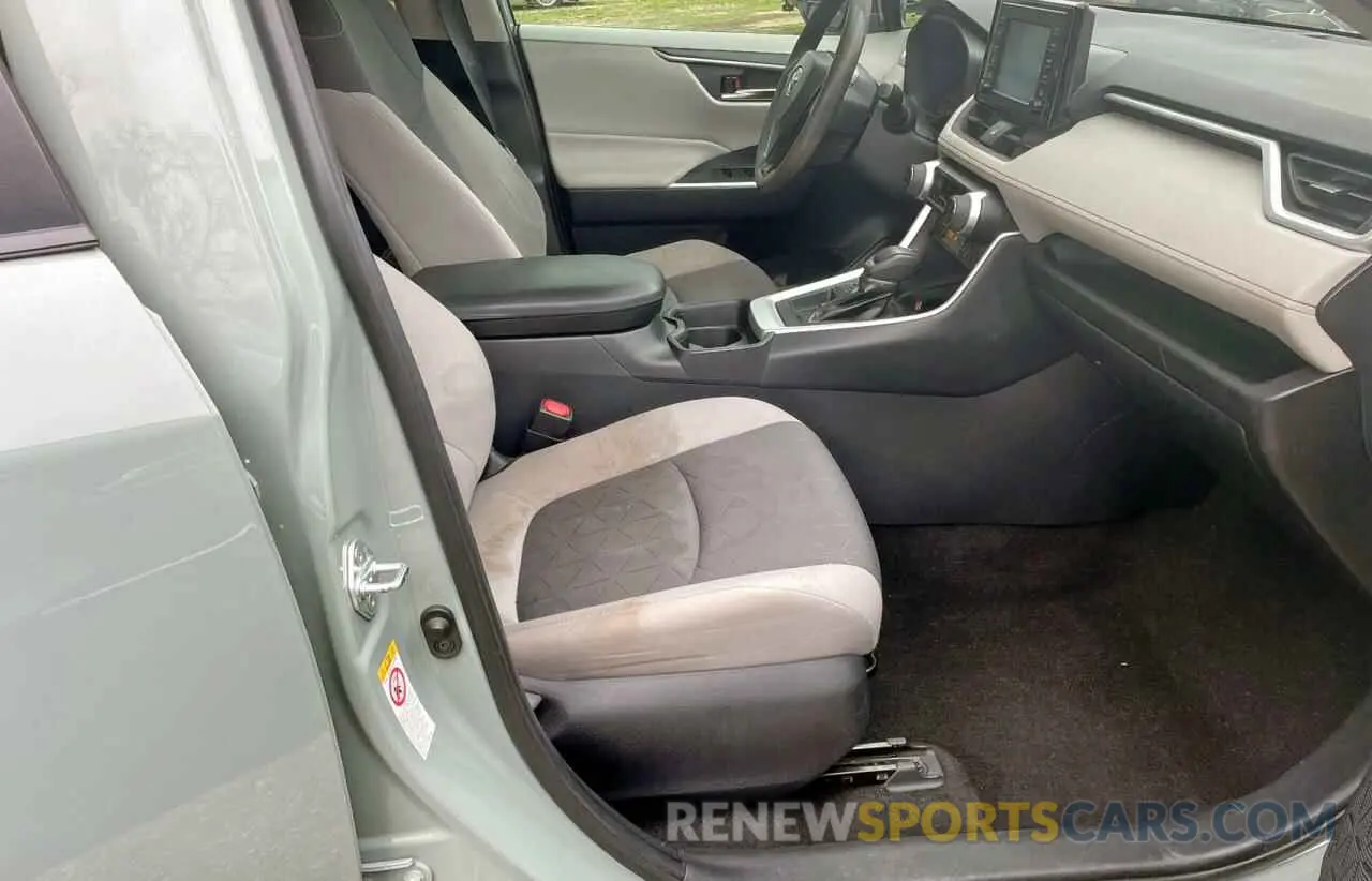 5 Photograph of a damaged car 2T3W1RFV6KW007029 TOYOTA RAV4 2019