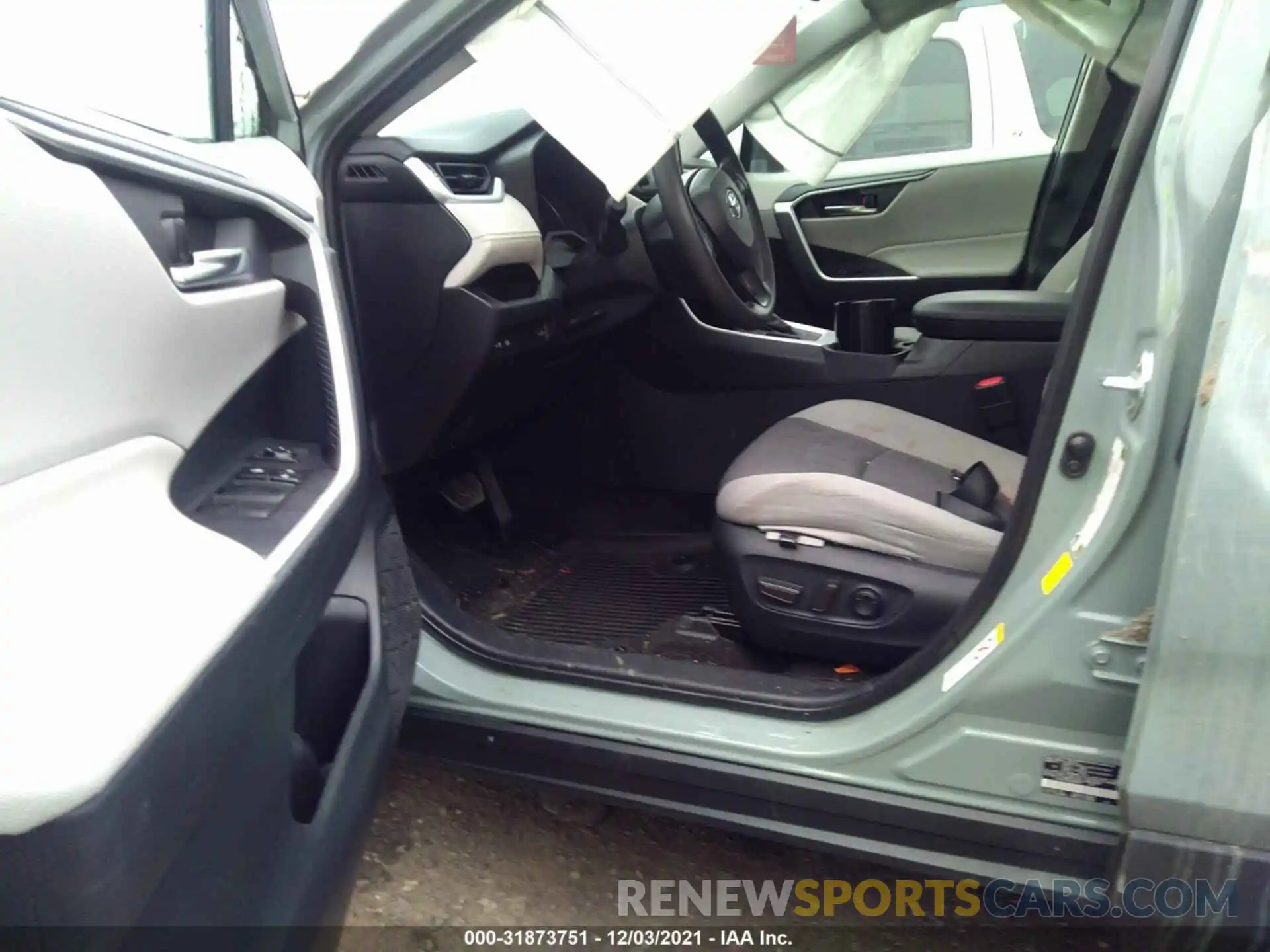 5 Photograph of a damaged car 2T3W1RFV6KW008987 TOYOTA RAV4 2019