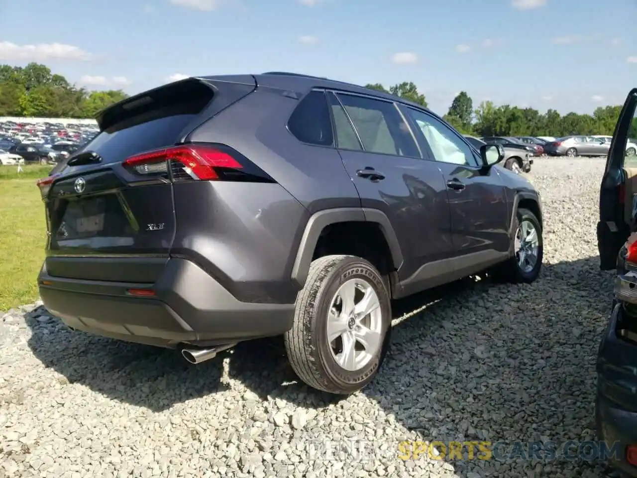 4 Photograph of a damaged car 2T3W1RFV6KW010657 TOYOTA RAV4 2019