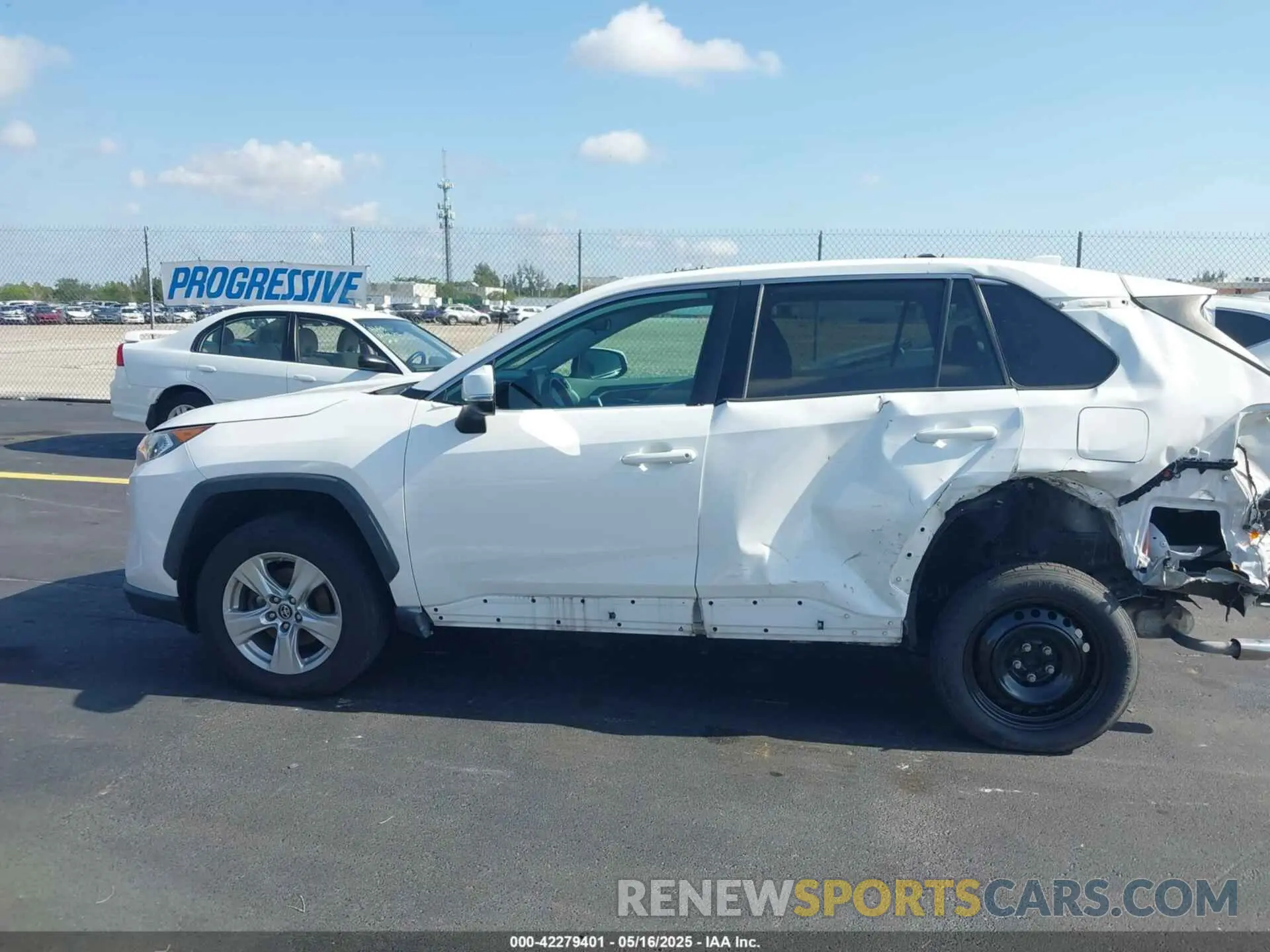 15 Photograph of a damaged car 2T3W1RFV6KW013977 TOYOTA RAV4 2019