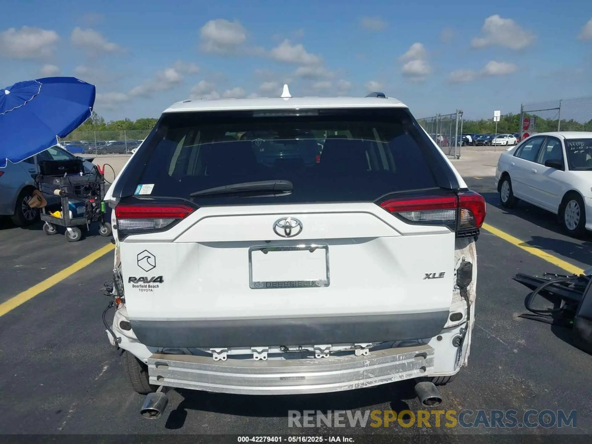17 Photograph of a damaged car 2T3W1RFV6KW013977 TOYOTA RAV4 2019