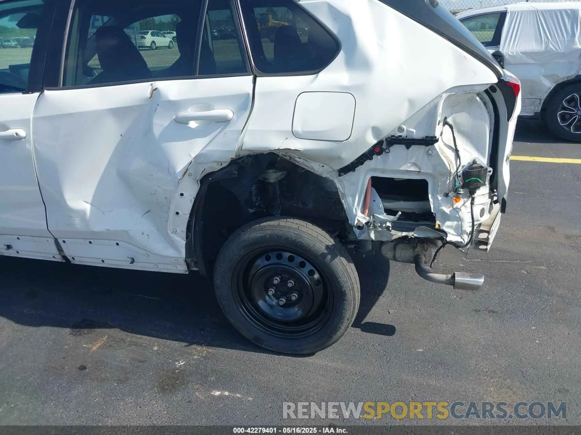 6 Photograph of a damaged car 2T3W1RFV6KW013977 TOYOTA RAV4 2019