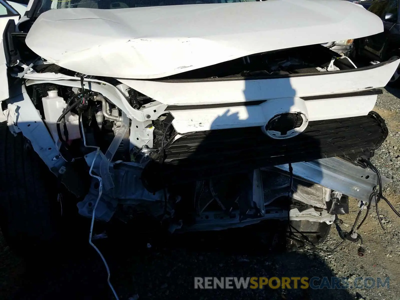 9 Photograph of a damaged car 2T3W1RFV6KW020301 TOYOTA RAV4 2019