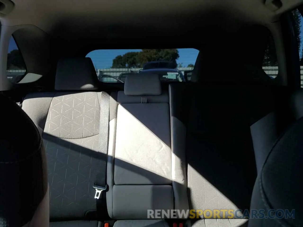 10 Photograph of a damaged car 2T3W1RFV6KW025157 TOYOTA RAV4 2019