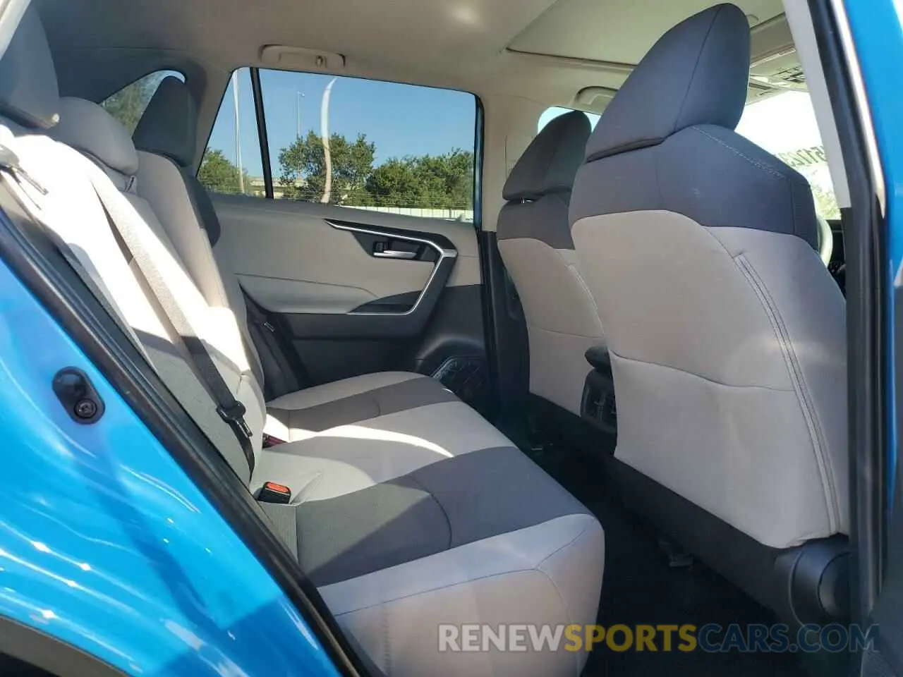 11 Photograph of a damaged car 2T3W1RFV6KW025157 TOYOTA RAV4 2019