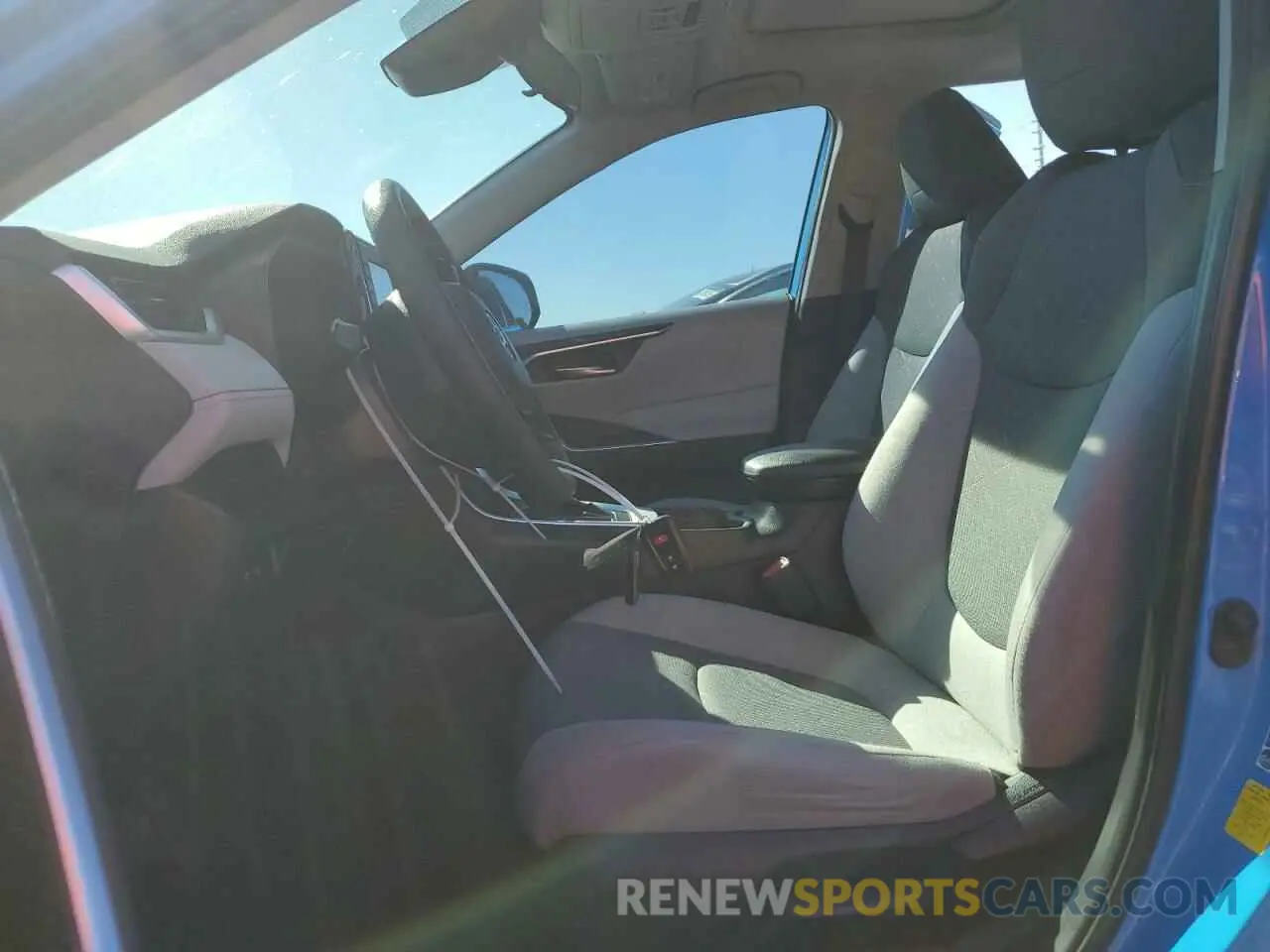 7 Photograph of a damaged car 2T3W1RFV6KW025157 TOYOTA RAV4 2019