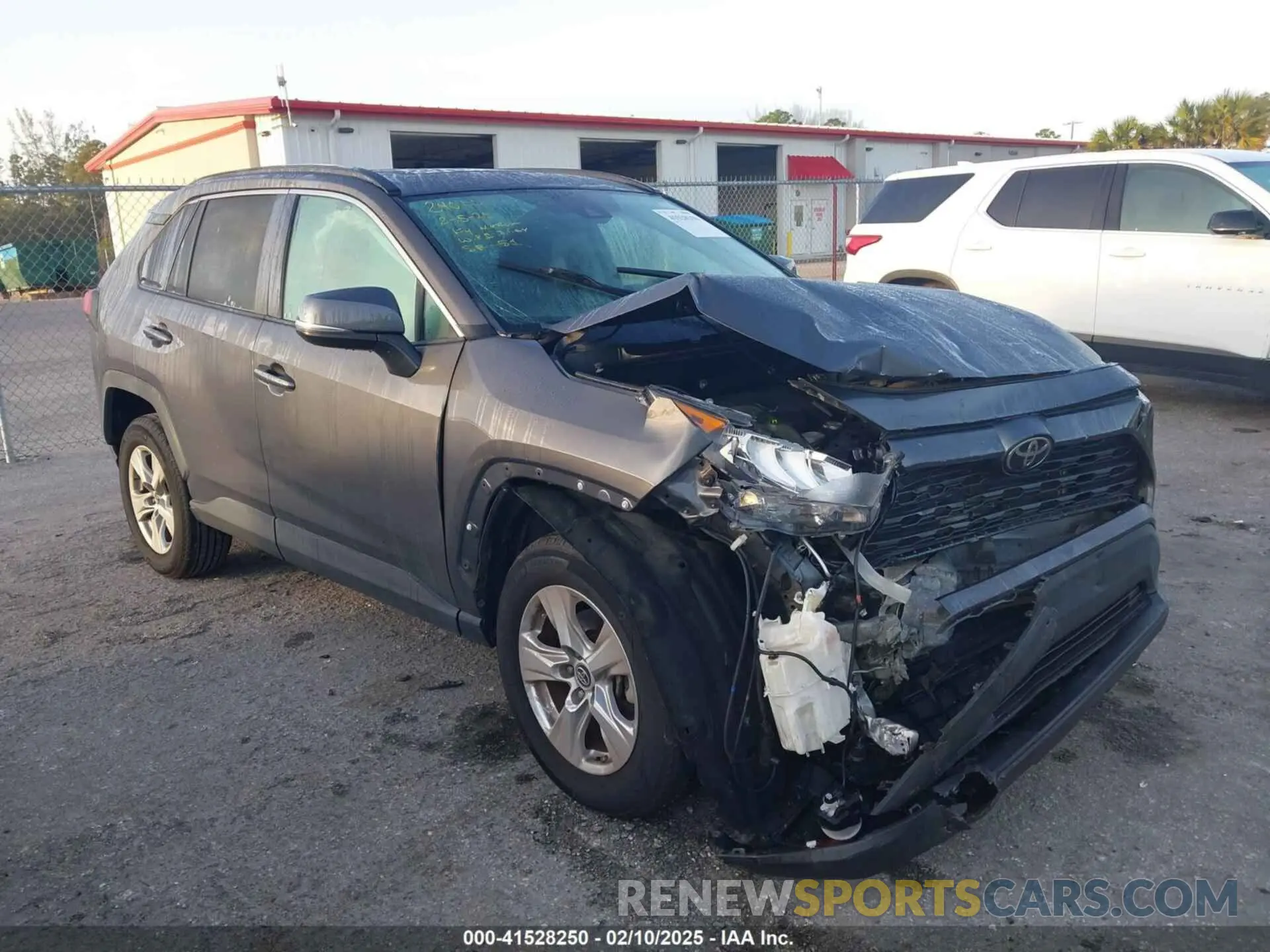 1 Photograph of a damaged car 2T3W1RFV6KW029242 TOYOTA RAV4 2019