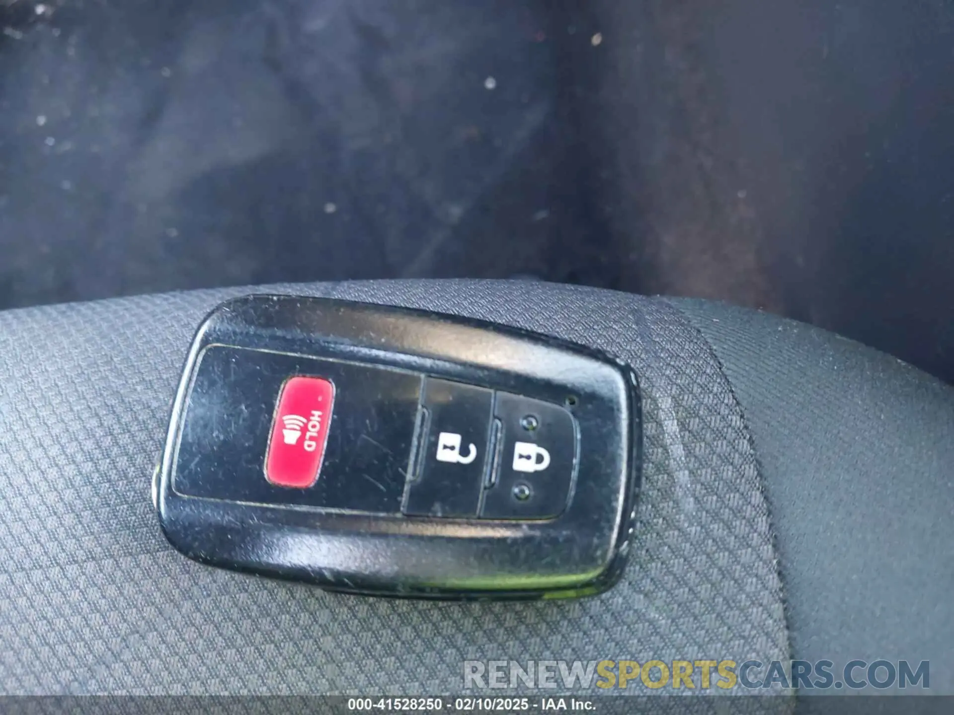 11 Photograph of a damaged car 2T3W1RFV6KW029242 TOYOTA RAV4 2019