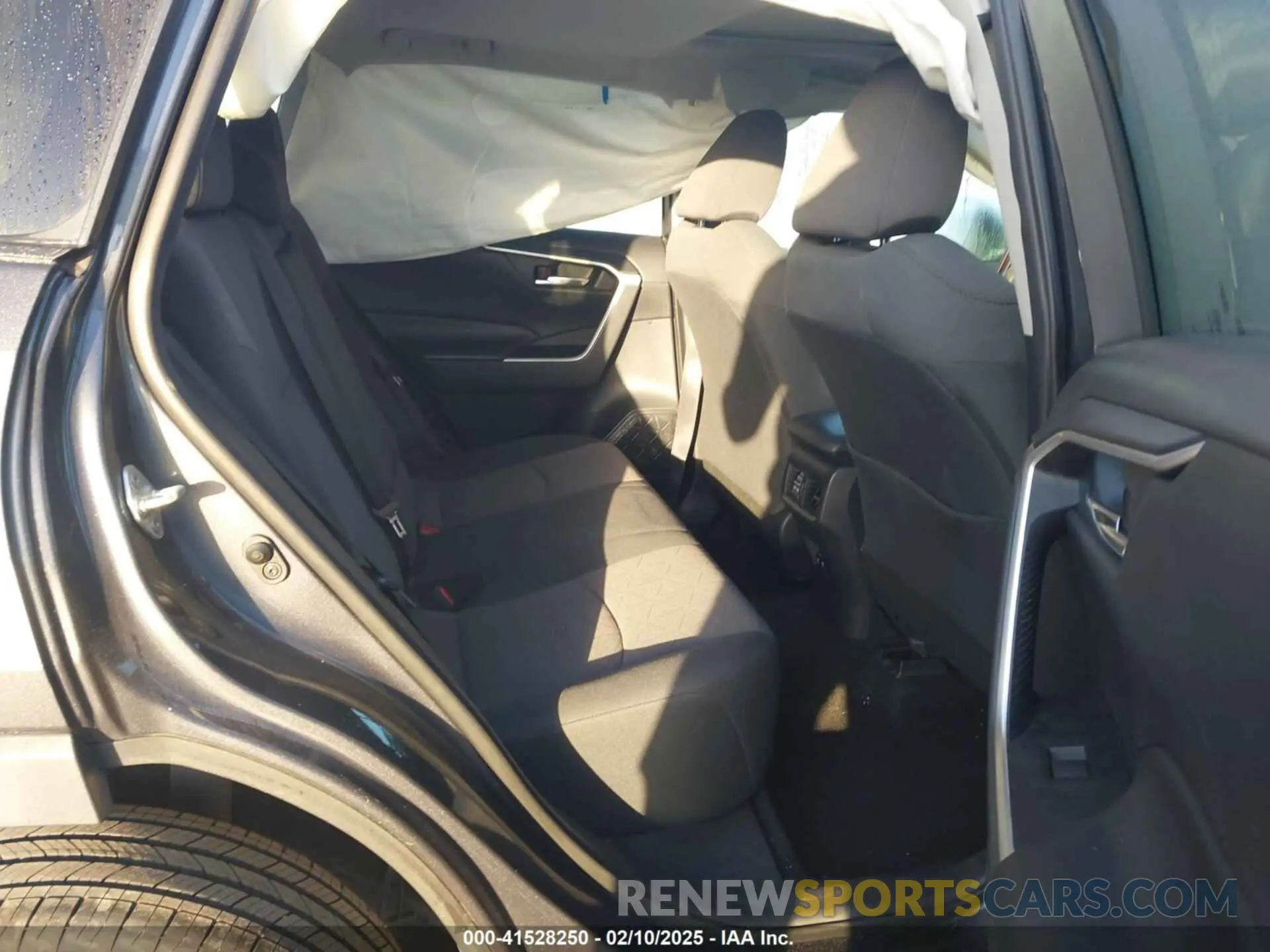 8 Photograph of a damaged car 2T3W1RFV6KW029242 TOYOTA RAV4 2019