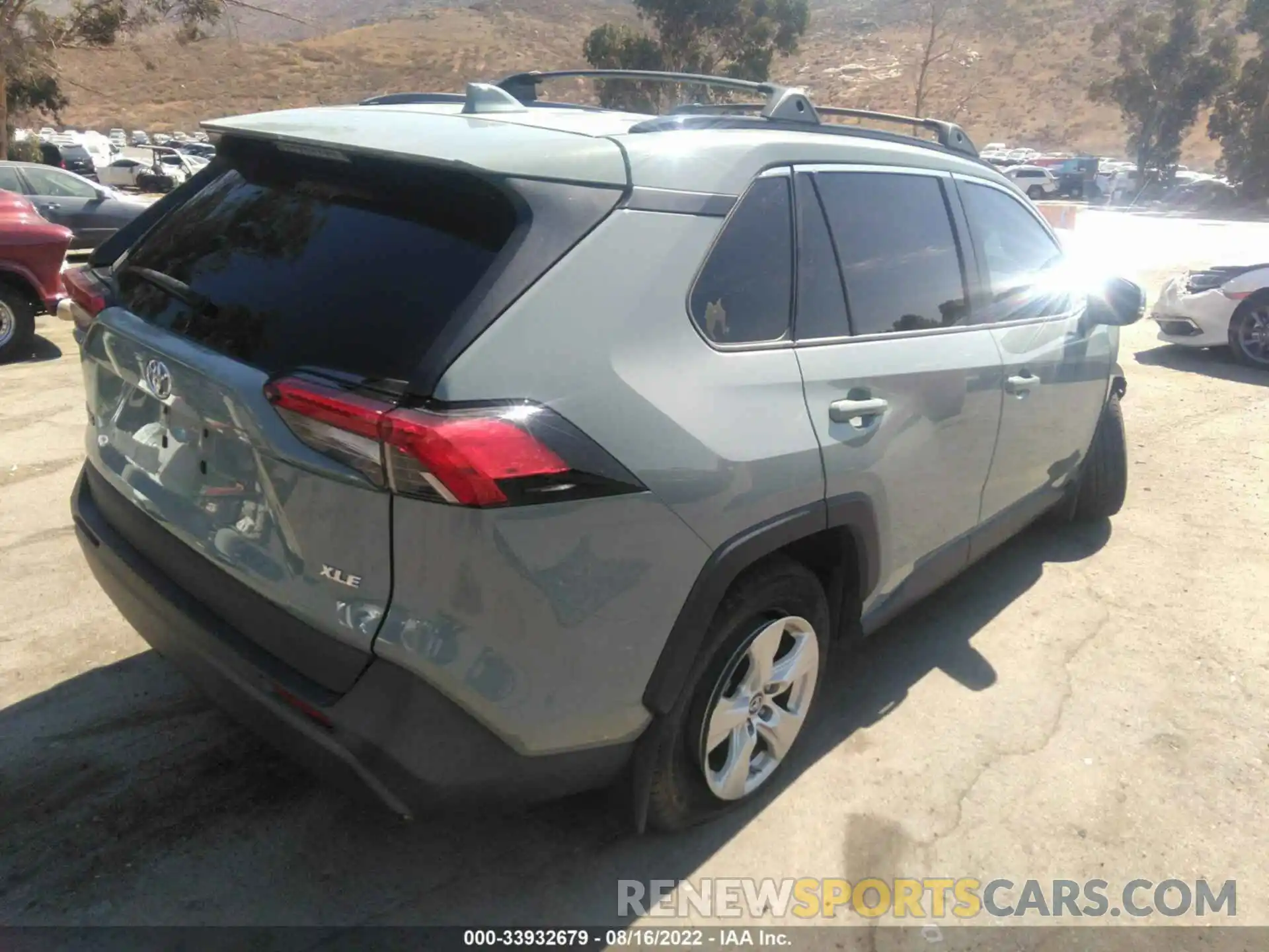 4 Photograph of a damaged car 2T3W1RFV6KW032061 TOYOTA RAV4 2019