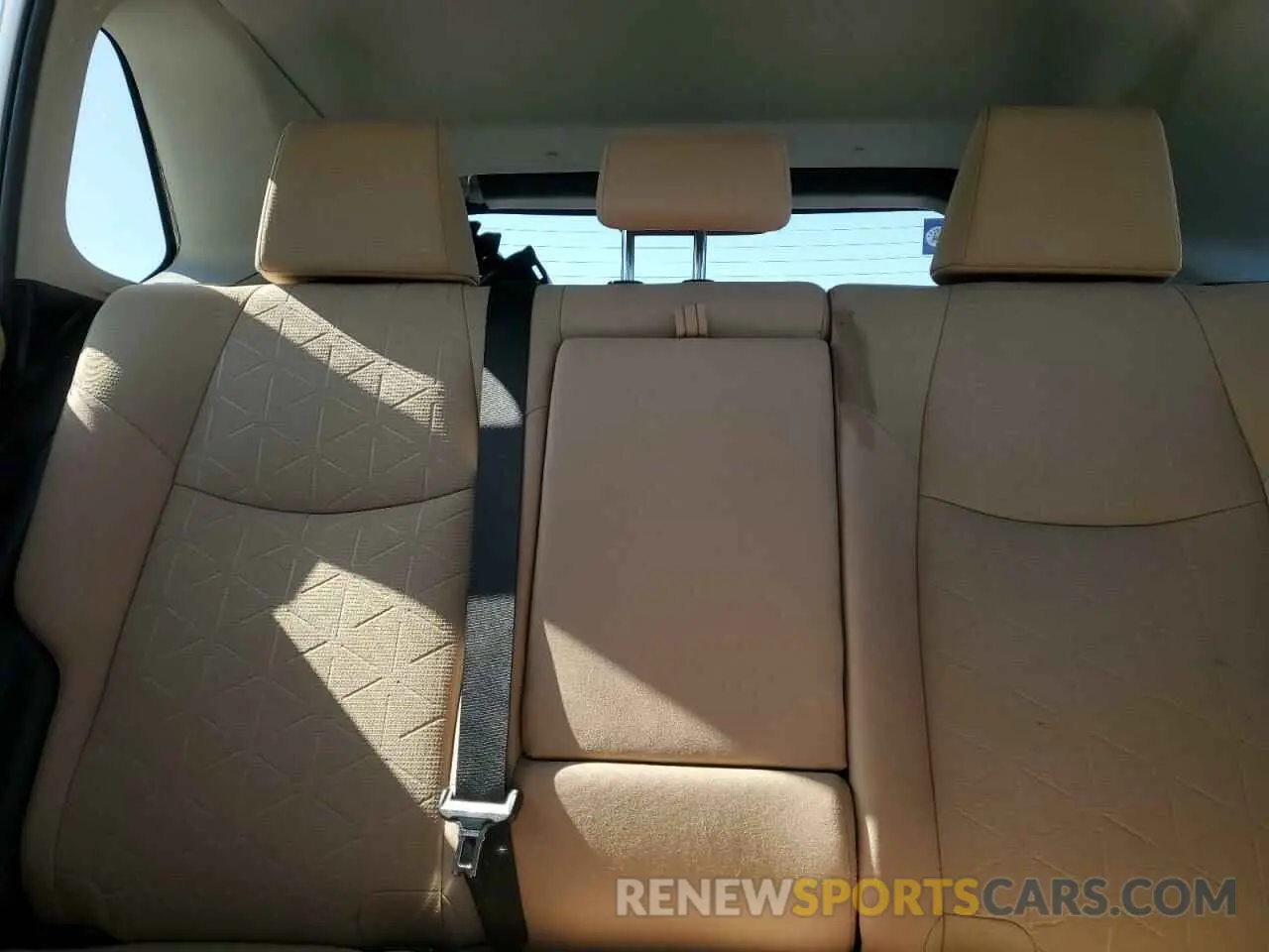 10 Photograph of a damaged car 2T3W1RFV6KW041231 TOYOTA RAV4 2019