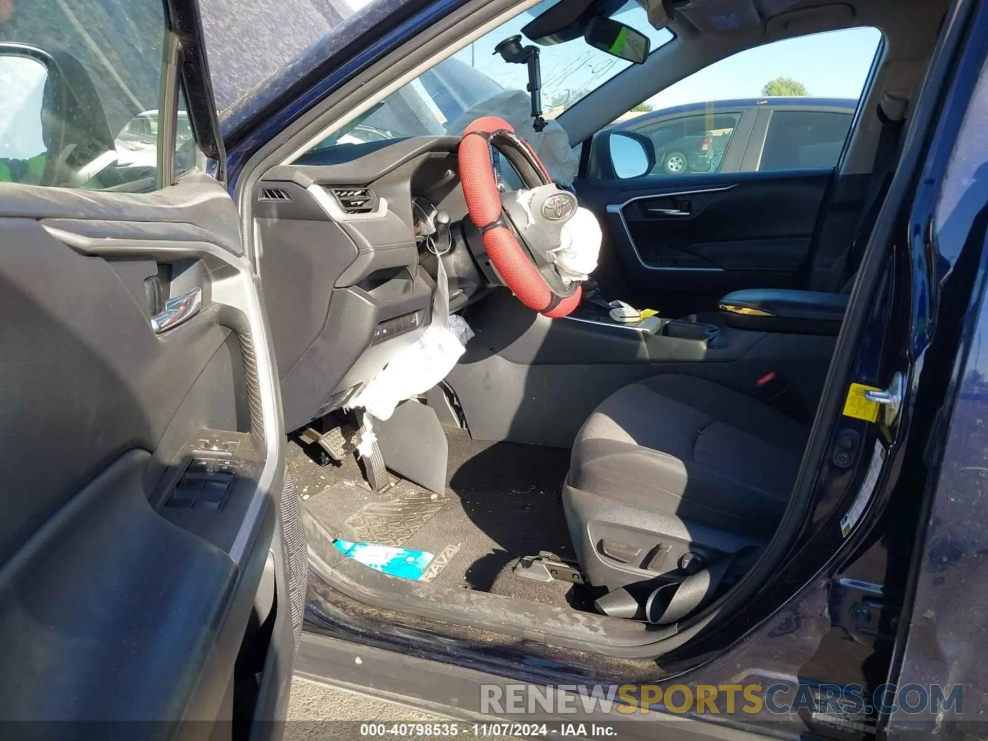 5 Photograph of a damaged car 2T3W1RFV7KC017389 TOYOTA RAV4 2019