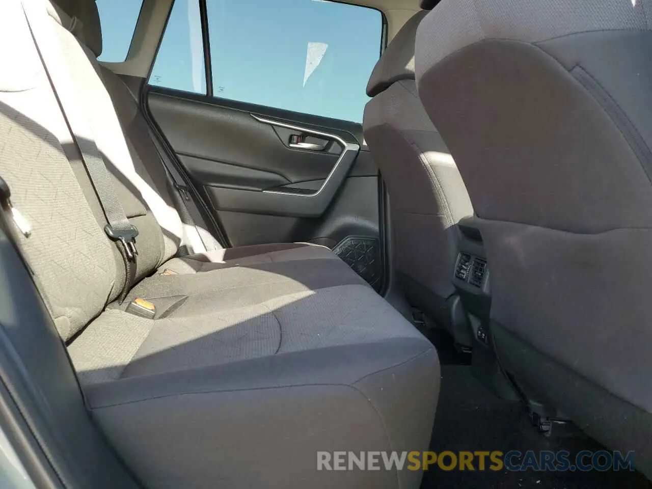 11 Photograph of a damaged car 2T3W1RFV7KC023239 TOYOTA RAV4 2019