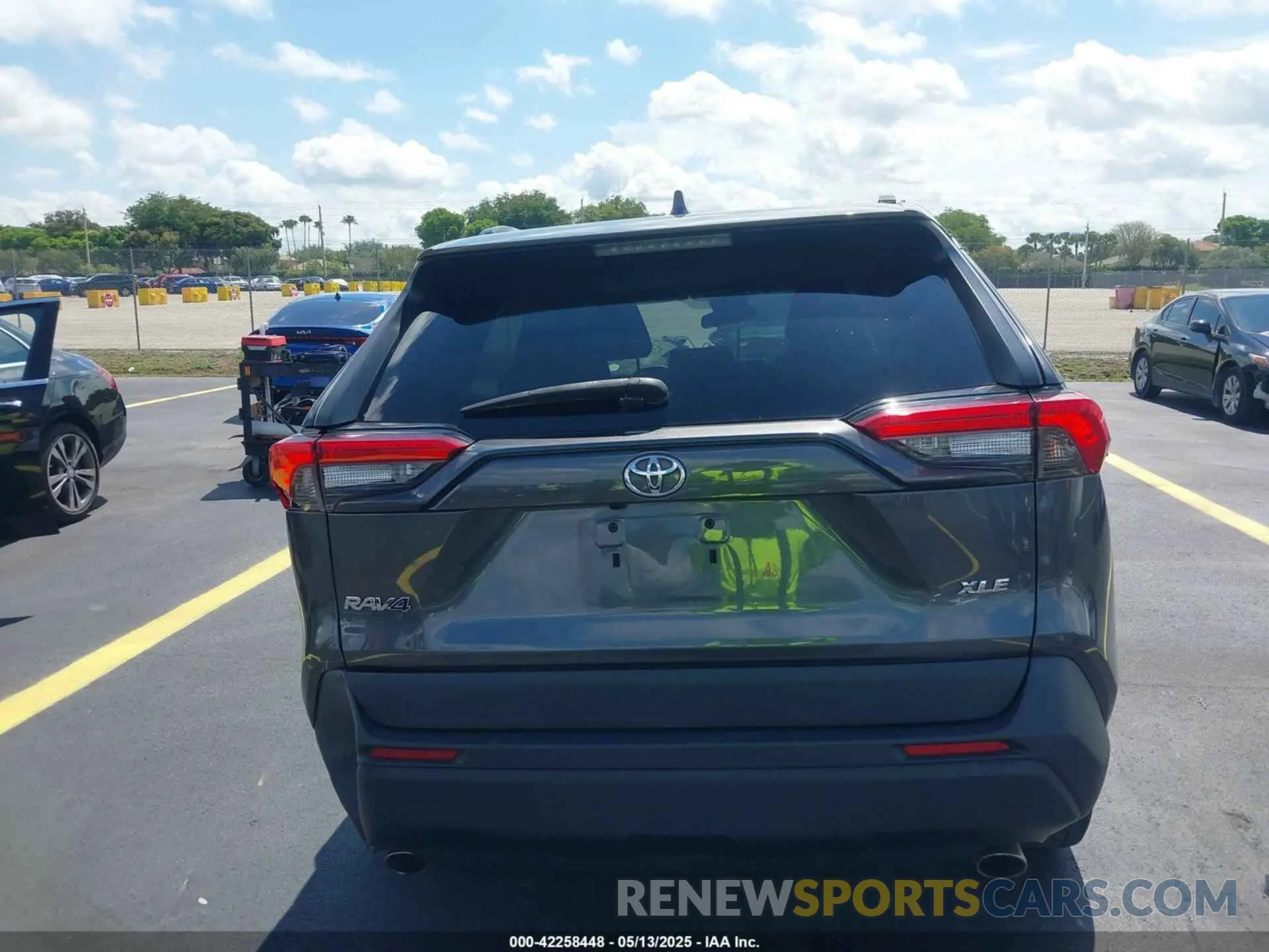16 Photograph of a damaged car 2T3W1RFV7KC023595 TOYOTA RAV4 2019
