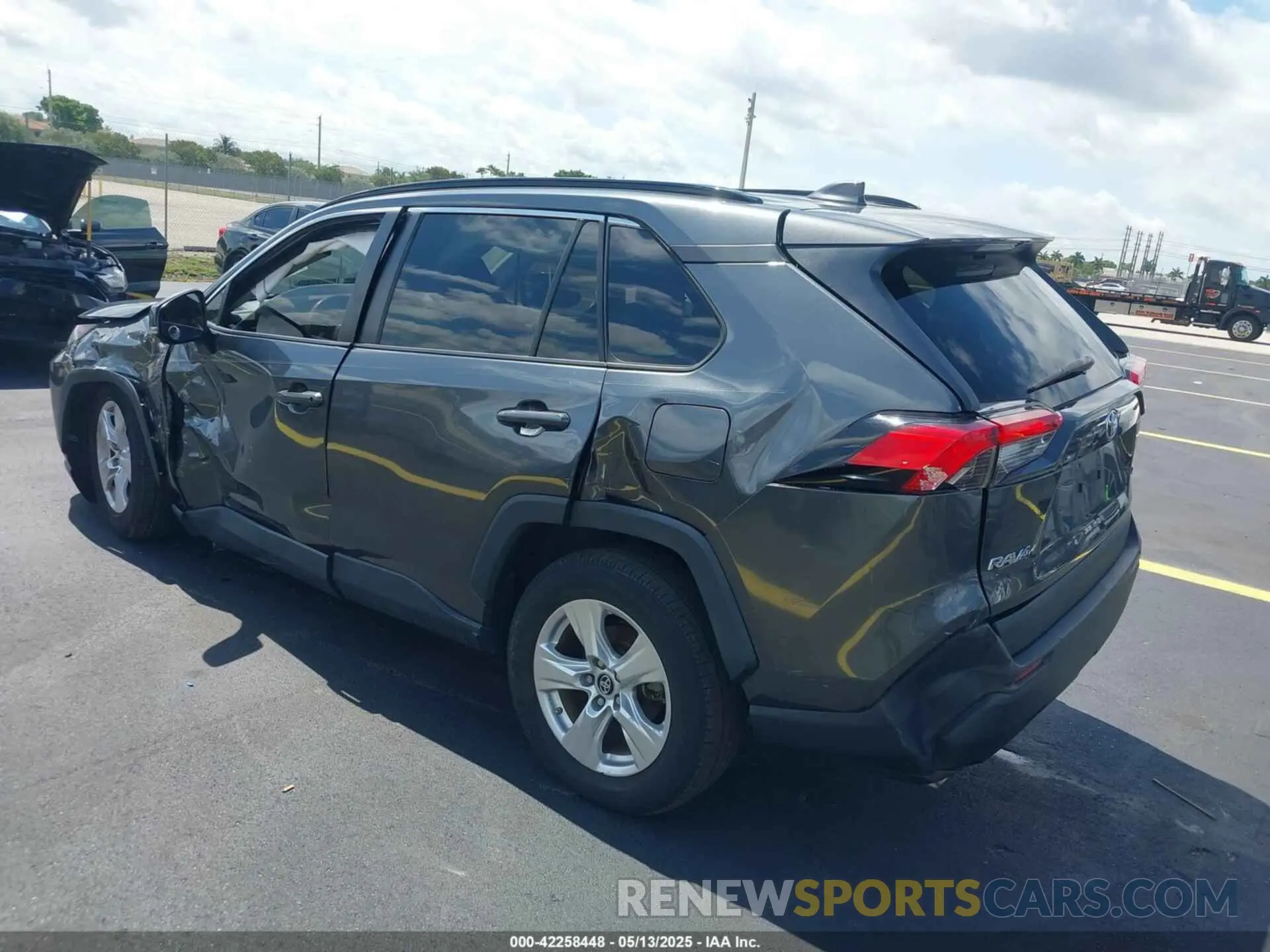 3 Photograph of a damaged car 2T3W1RFV7KC023595 TOYOTA RAV4 2019
