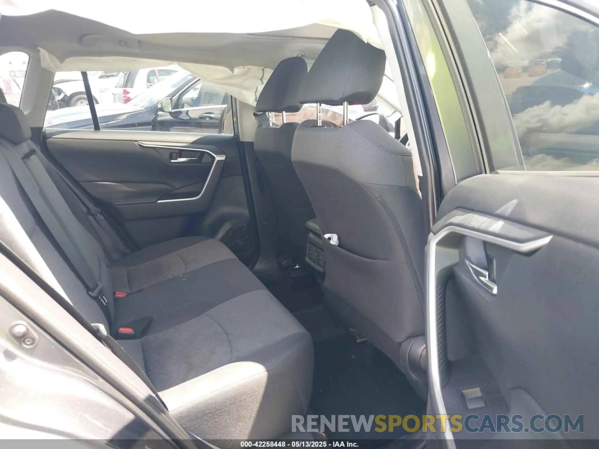 8 Photograph of a damaged car 2T3W1RFV7KC023595 TOYOTA RAV4 2019