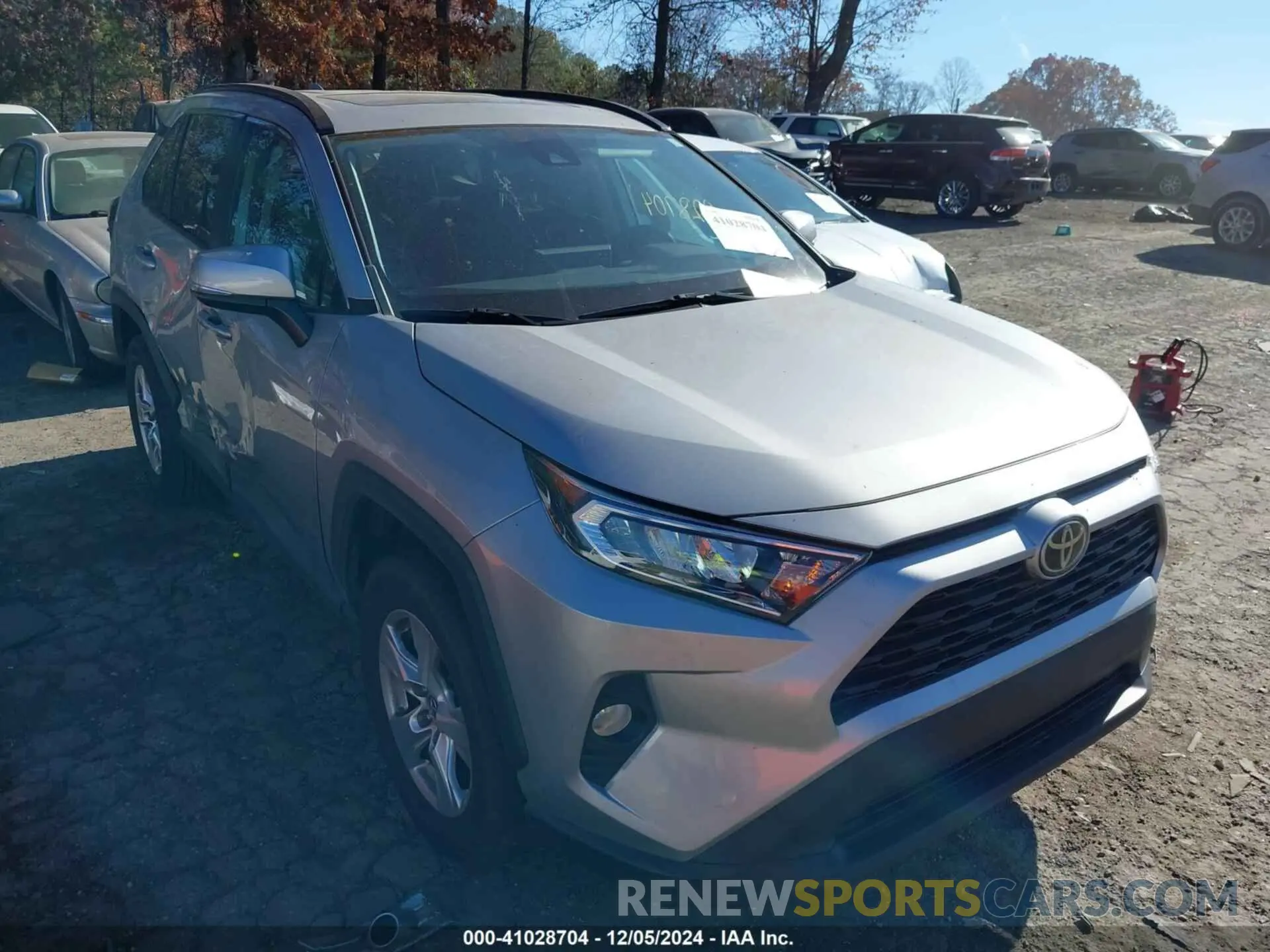 1 Photograph of a damaged car 2T3W1RFV7KW002373 TOYOTA RAV4 2019
