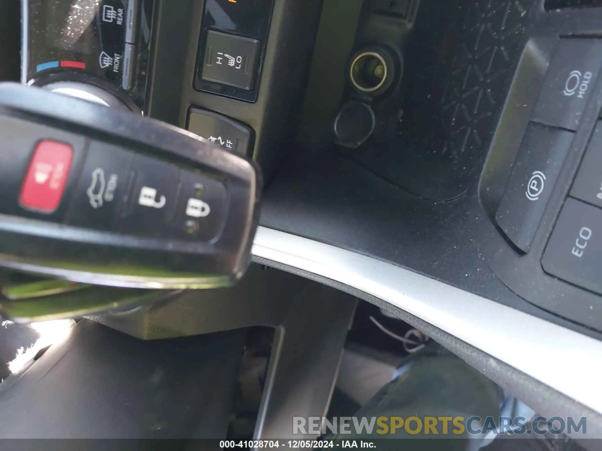 11 Photograph of a damaged car 2T3W1RFV7KW002373 TOYOTA RAV4 2019