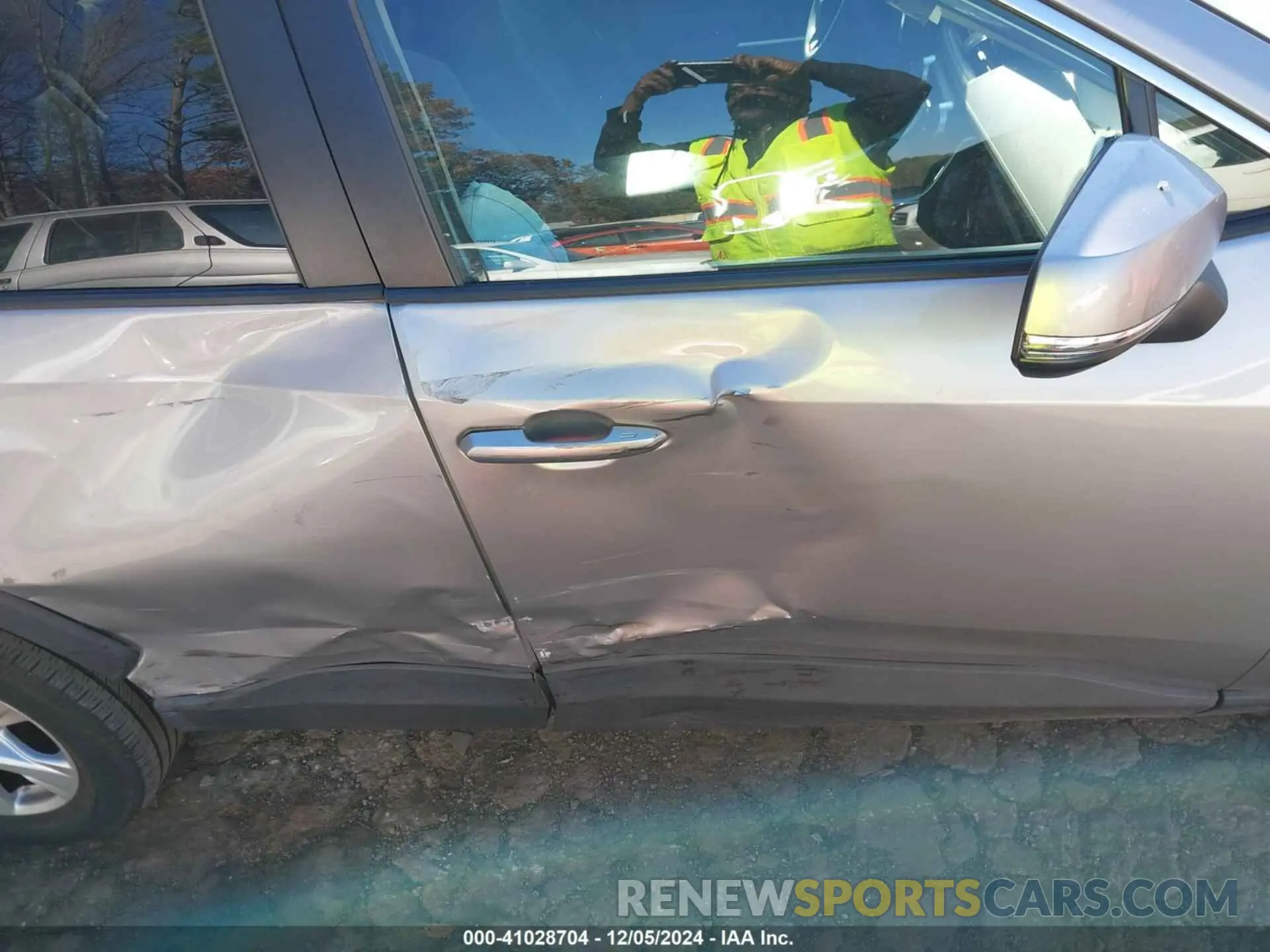 12 Photograph of a damaged car 2T3W1RFV7KW002373 TOYOTA RAV4 2019