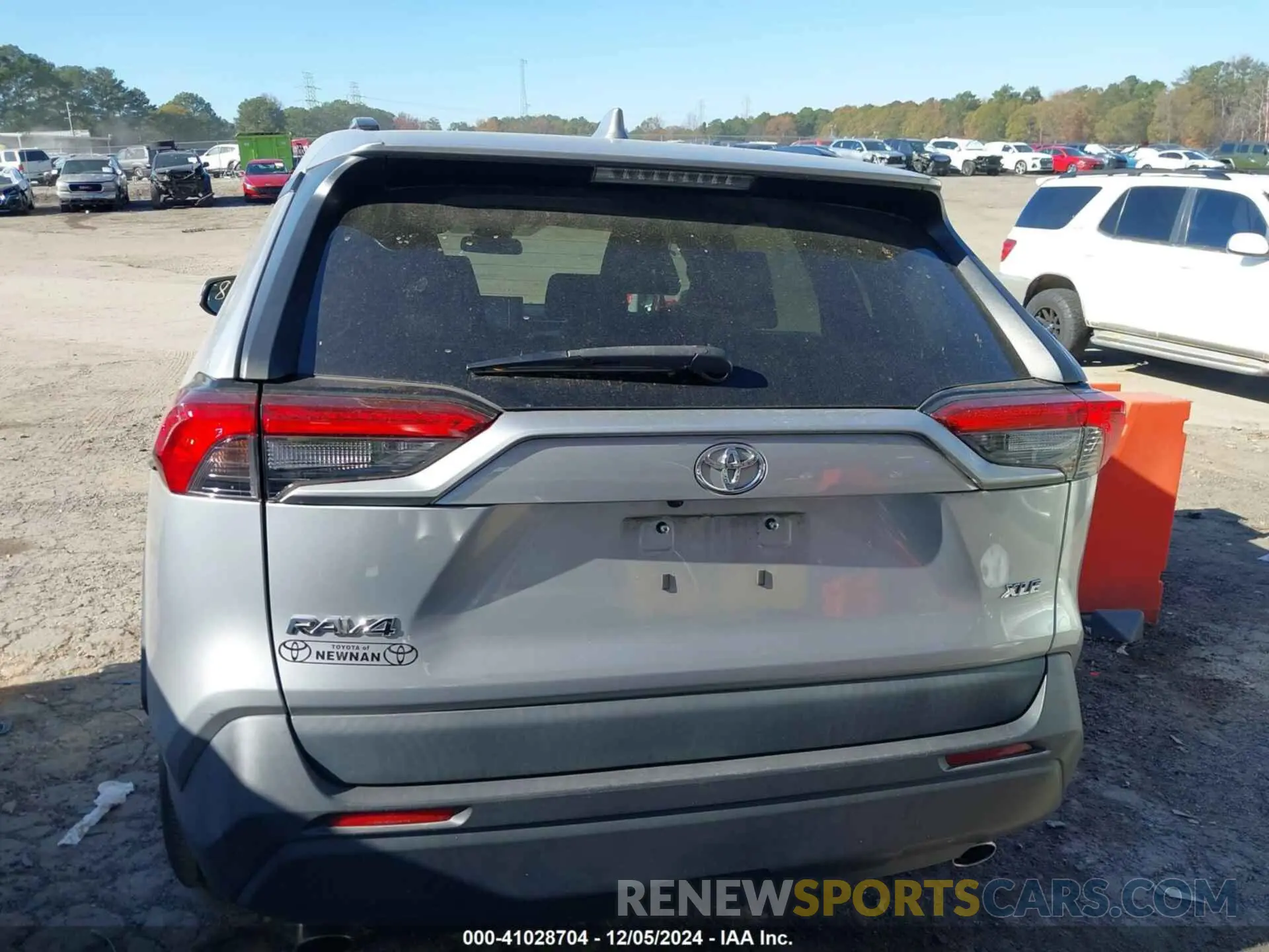 17 Photograph of a damaged car 2T3W1RFV7KW002373 TOYOTA RAV4 2019