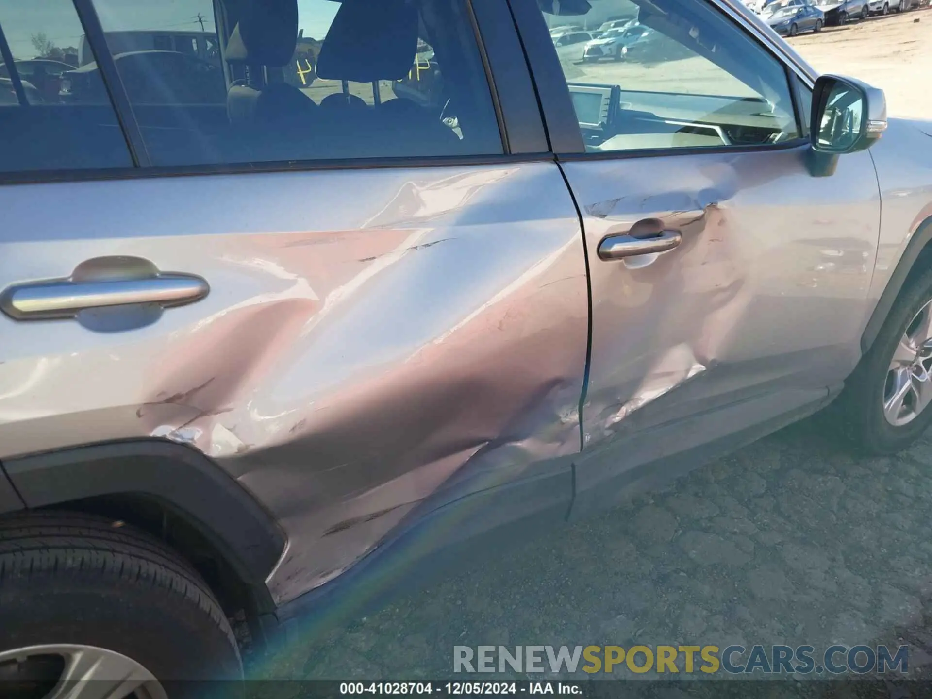 18 Photograph of a damaged car 2T3W1RFV7KW002373 TOYOTA RAV4 2019