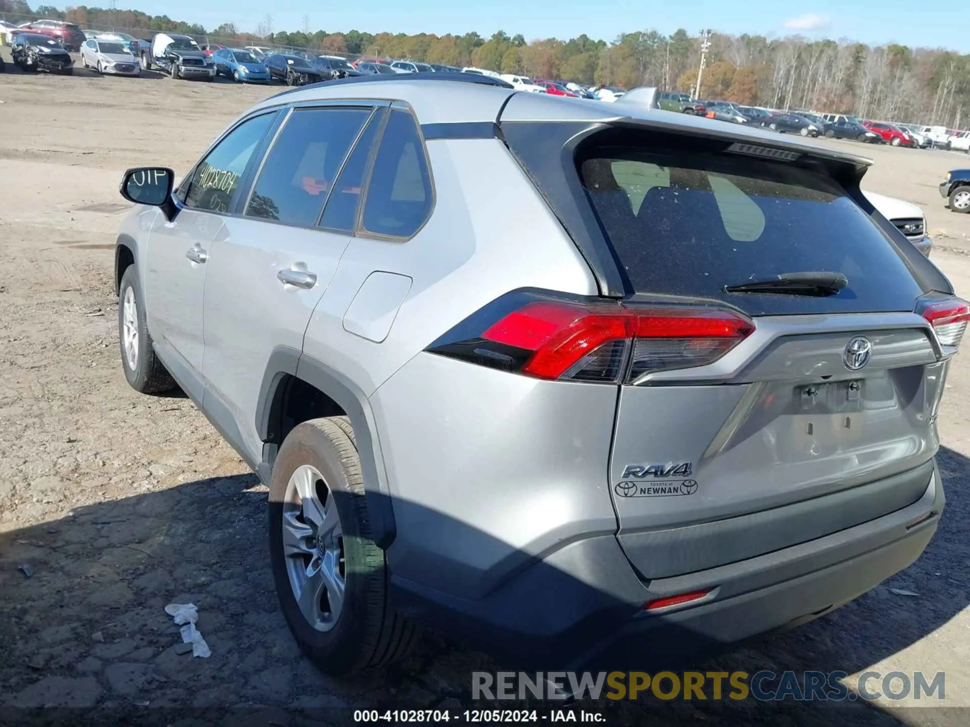 3 Photograph of a damaged car 2T3W1RFV7KW002373 TOYOTA RAV4 2019