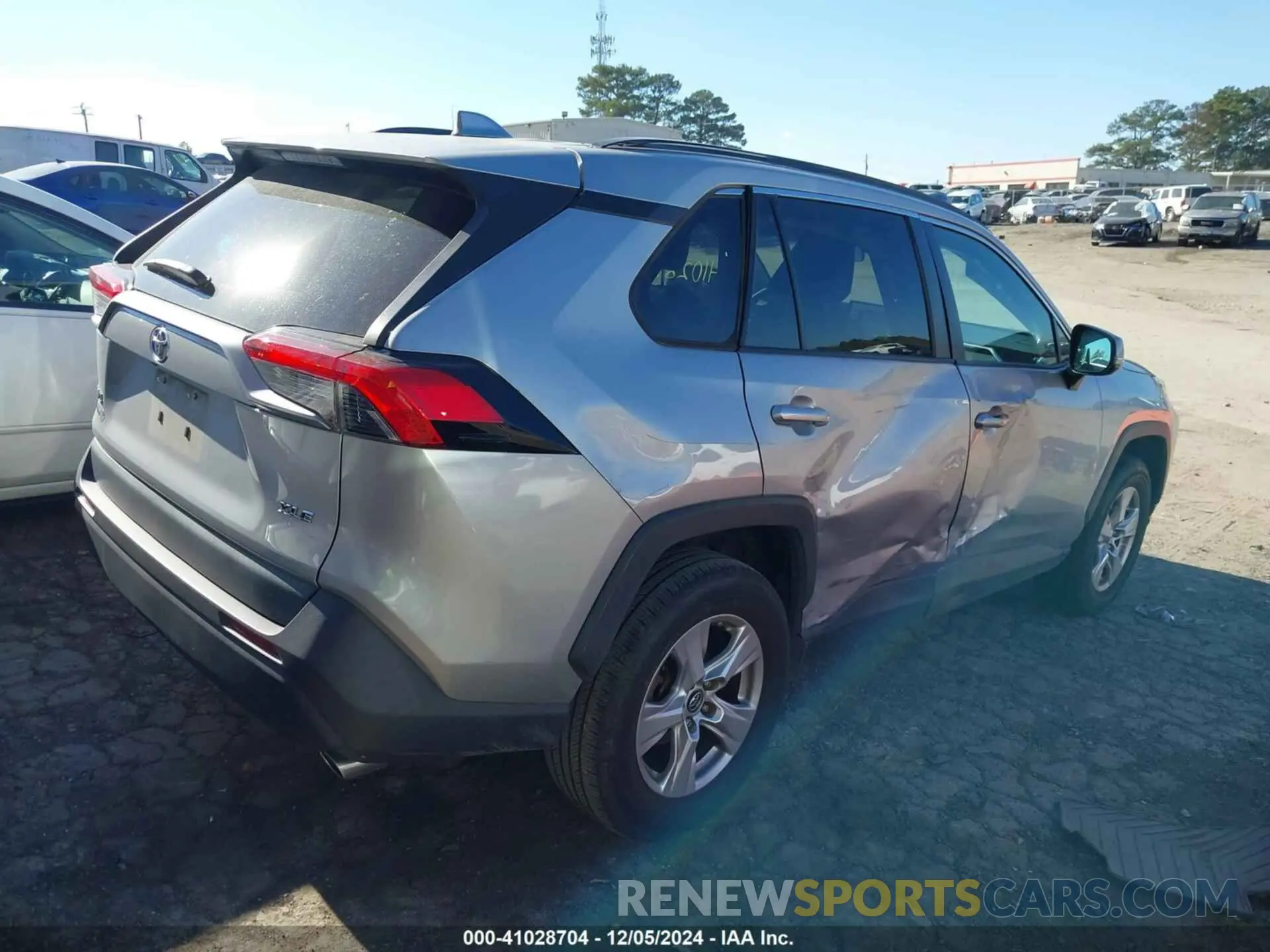 4 Photograph of a damaged car 2T3W1RFV7KW002373 TOYOTA RAV4 2019