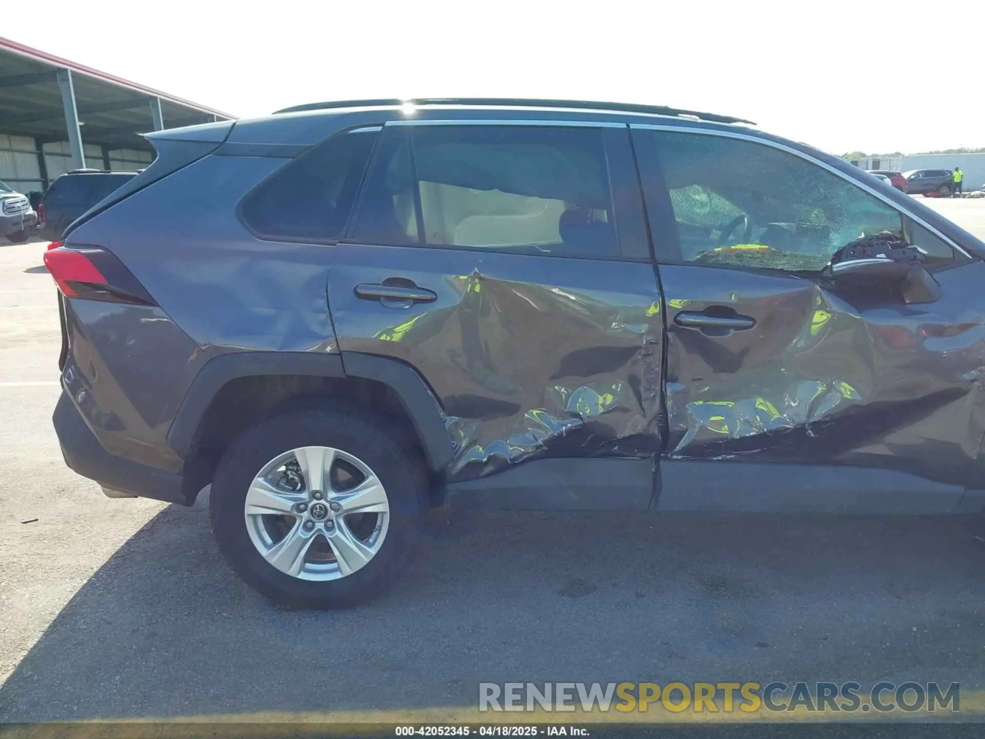 14 Photograph of a damaged car 2T3W1RFV7KW003930 TOYOTA RAV4 2019