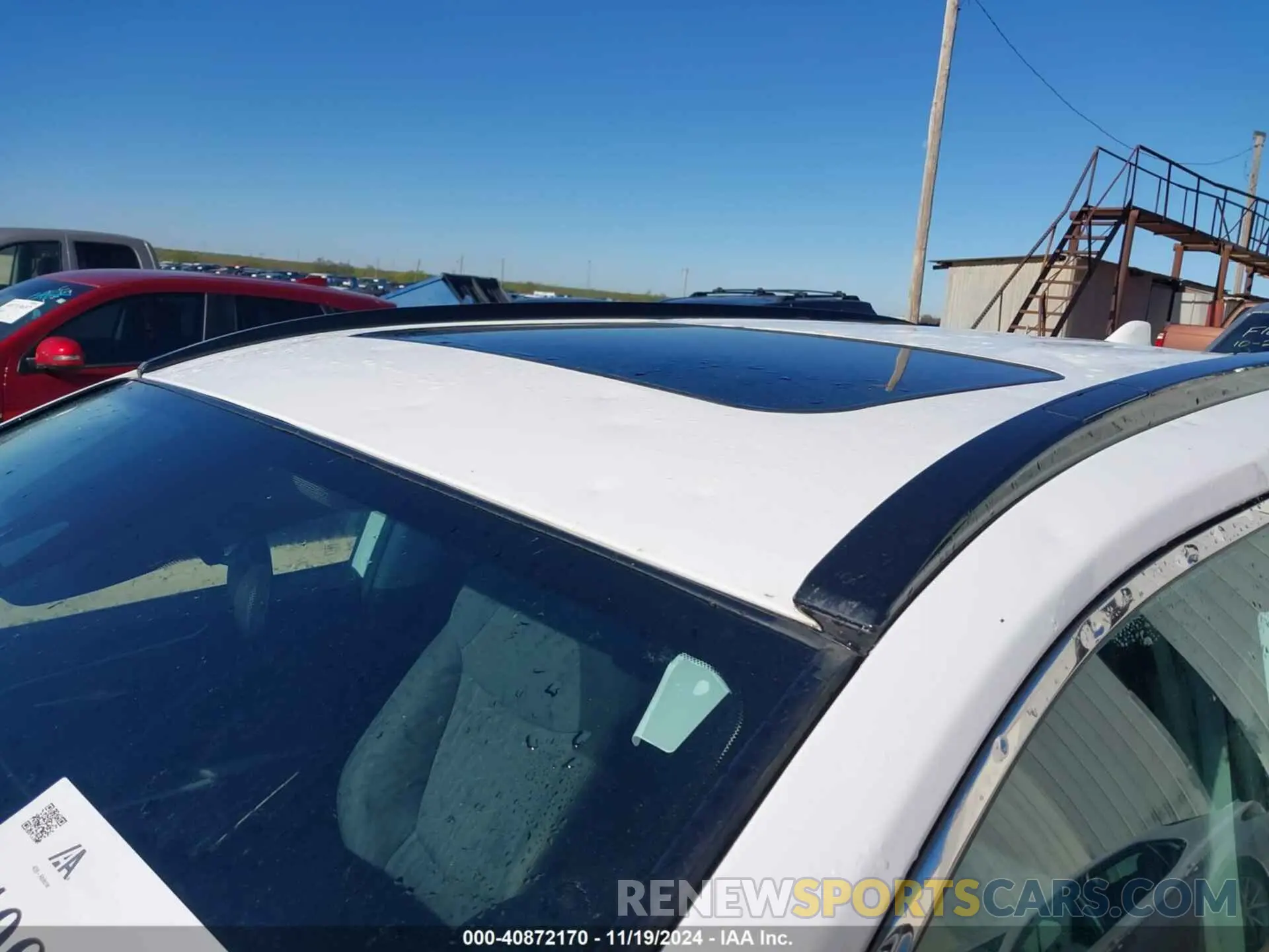 17 Photograph of a damaged car 2T3W1RFV7KW005273 TOYOTA RAV4 2019