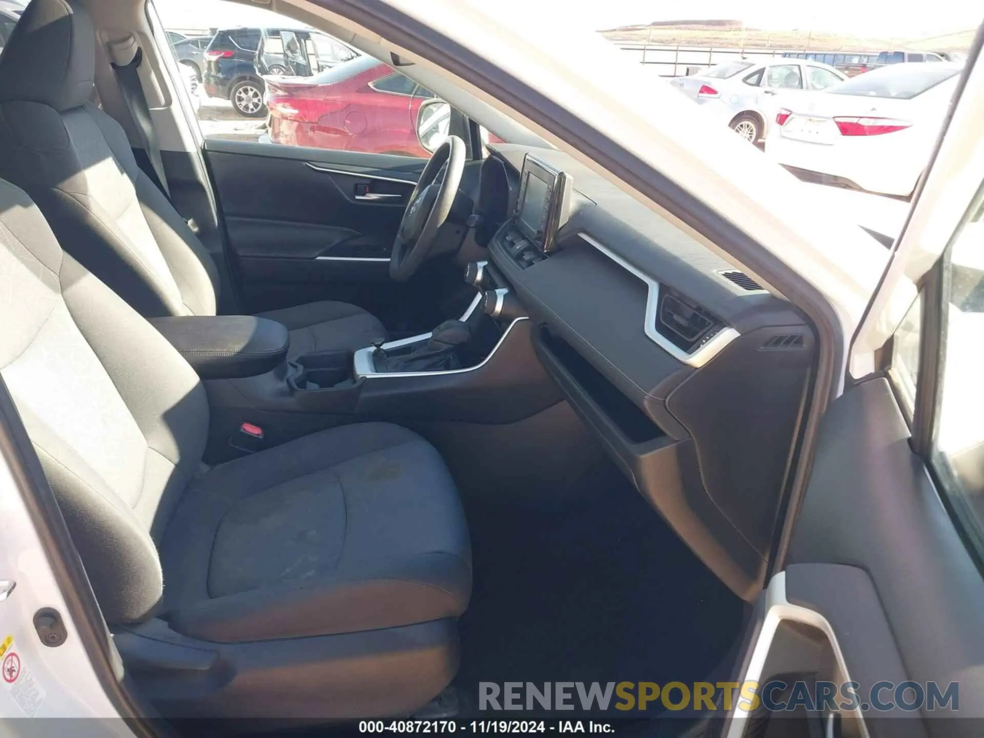 5 Photograph of a damaged car 2T3W1RFV7KW005273 TOYOTA RAV4 2019