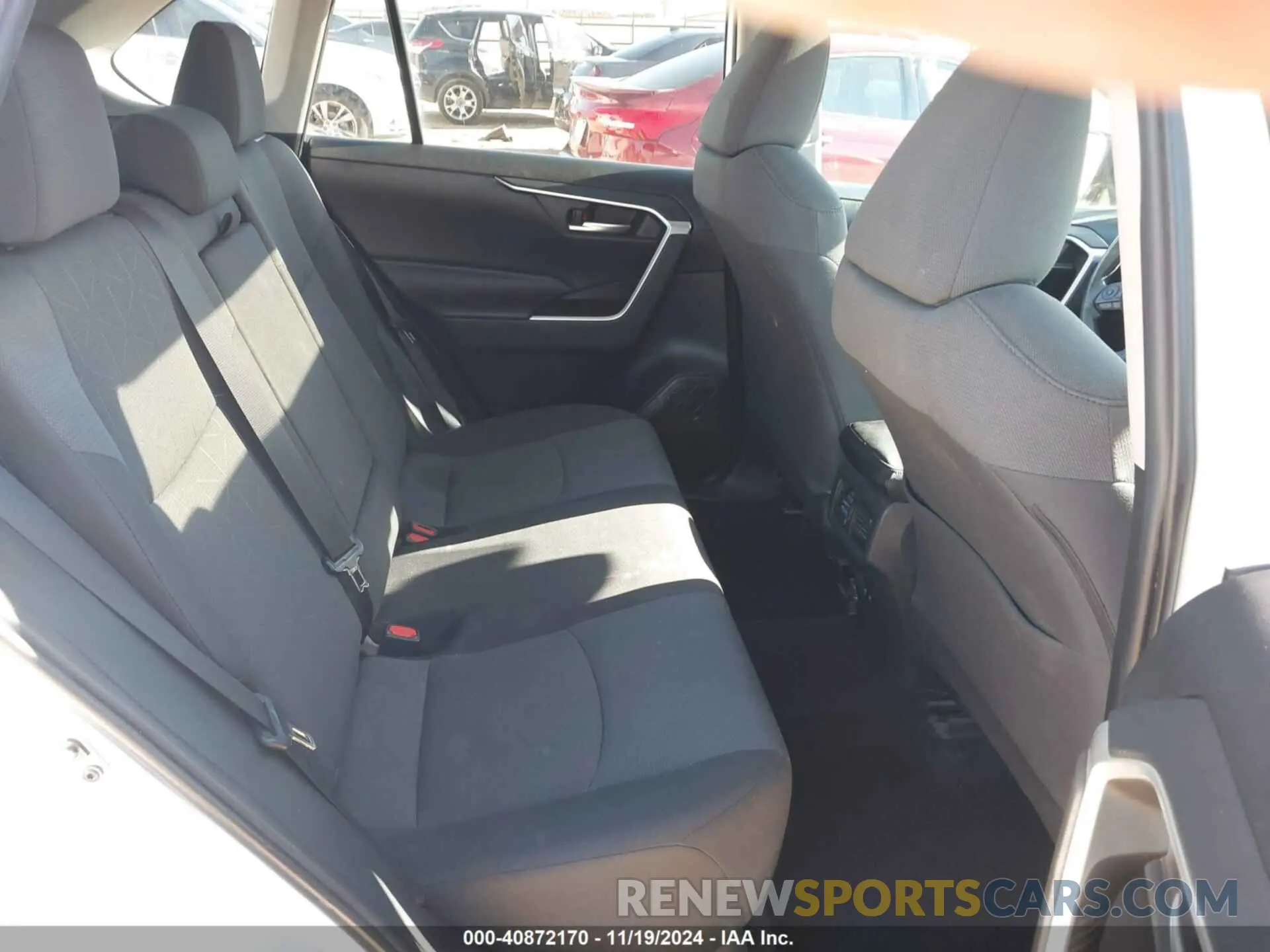 8 Photograph of a damaged car 2T3W1RFV7KW005273 TOYOTA RAV4 2019