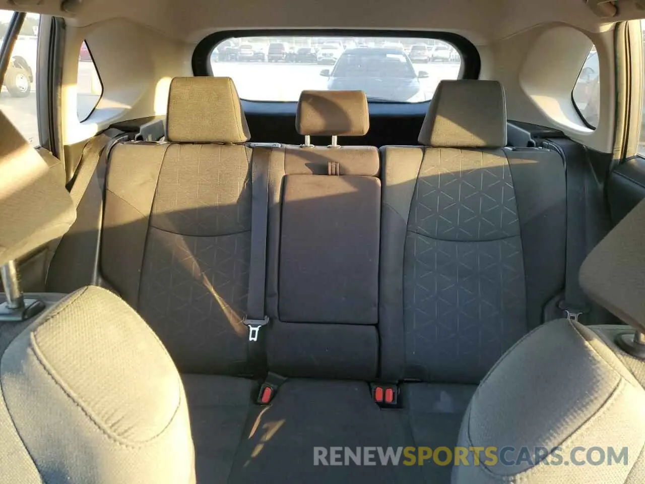 10 Photograph of a damaged car 2T3W1RFV7KW006343 TOYOTA RAV4 2019