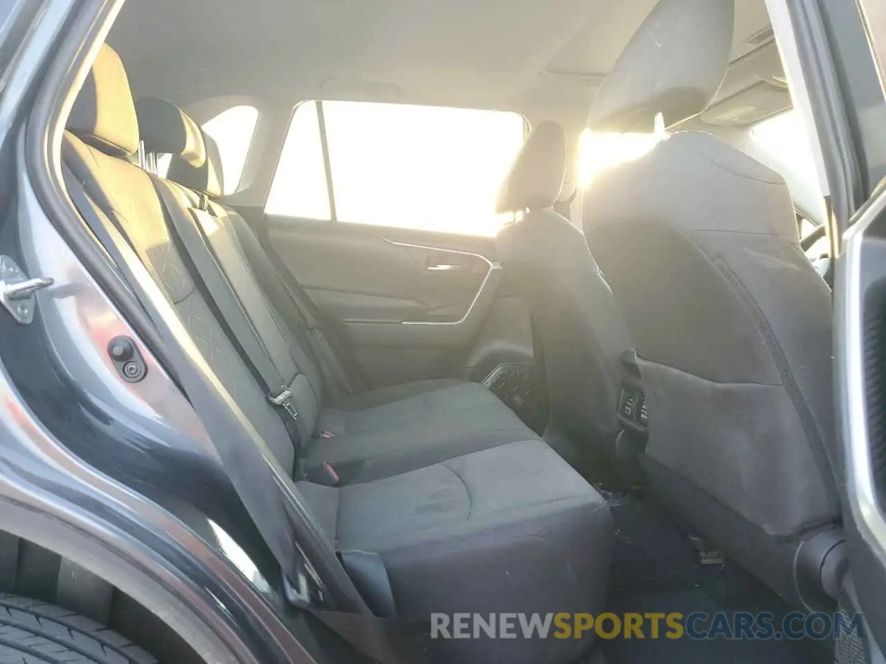 11 Photograph of a damaged car 2T3W1RFV7KW006343 TOYOTA RAV4 2019