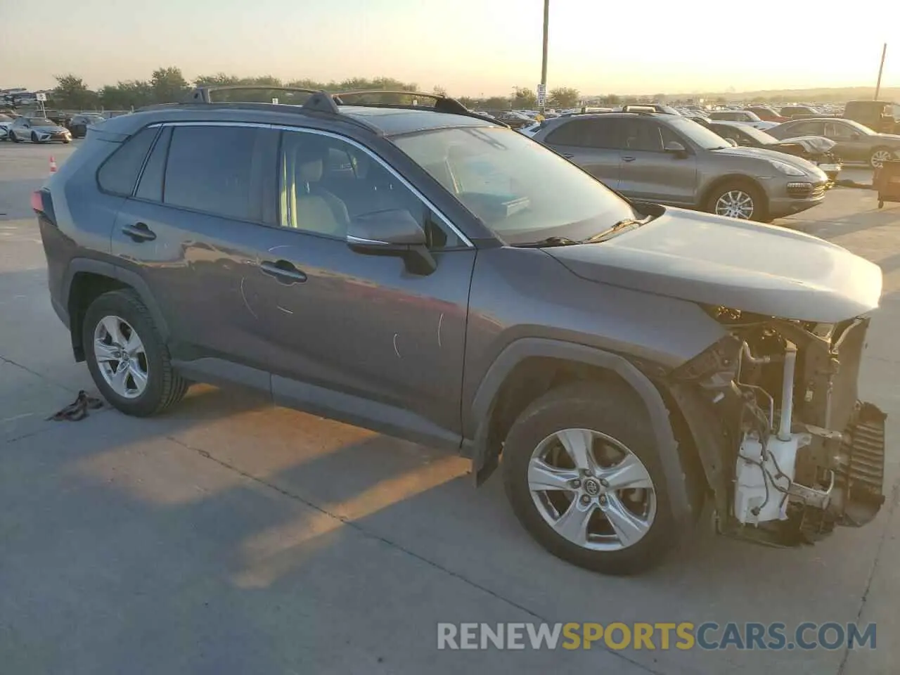 4 Photograph of a damaged car 2T3W1RFV7KW006343 TOYOTA RAV4 2019