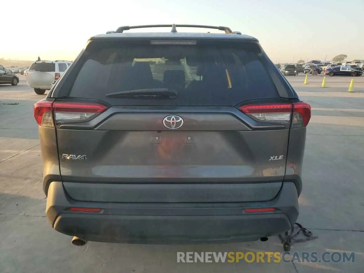 6 Photograph of a damaged car 2T3W1RFV7KW006343 TOYOTA RAV4 2019