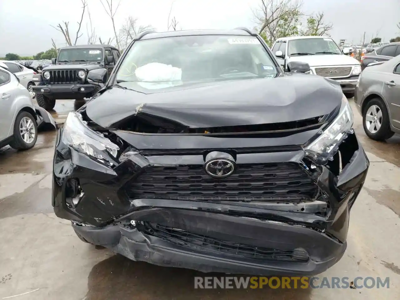 9 Photograph of a damaged car 2T3W1RFV7KW012286 TOYOTA RAV4 2019