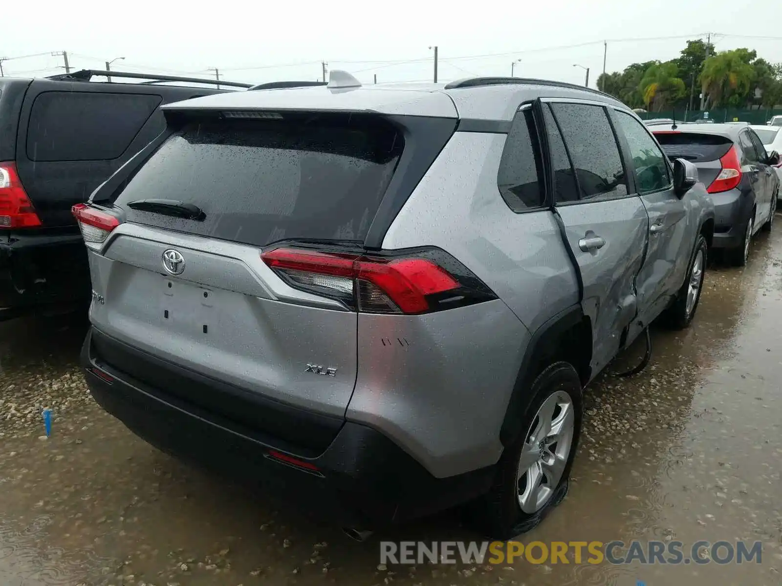 4 Photograph of a damaged car 2T3W1RFV7KW025958 TOYOTA RAV4 2019