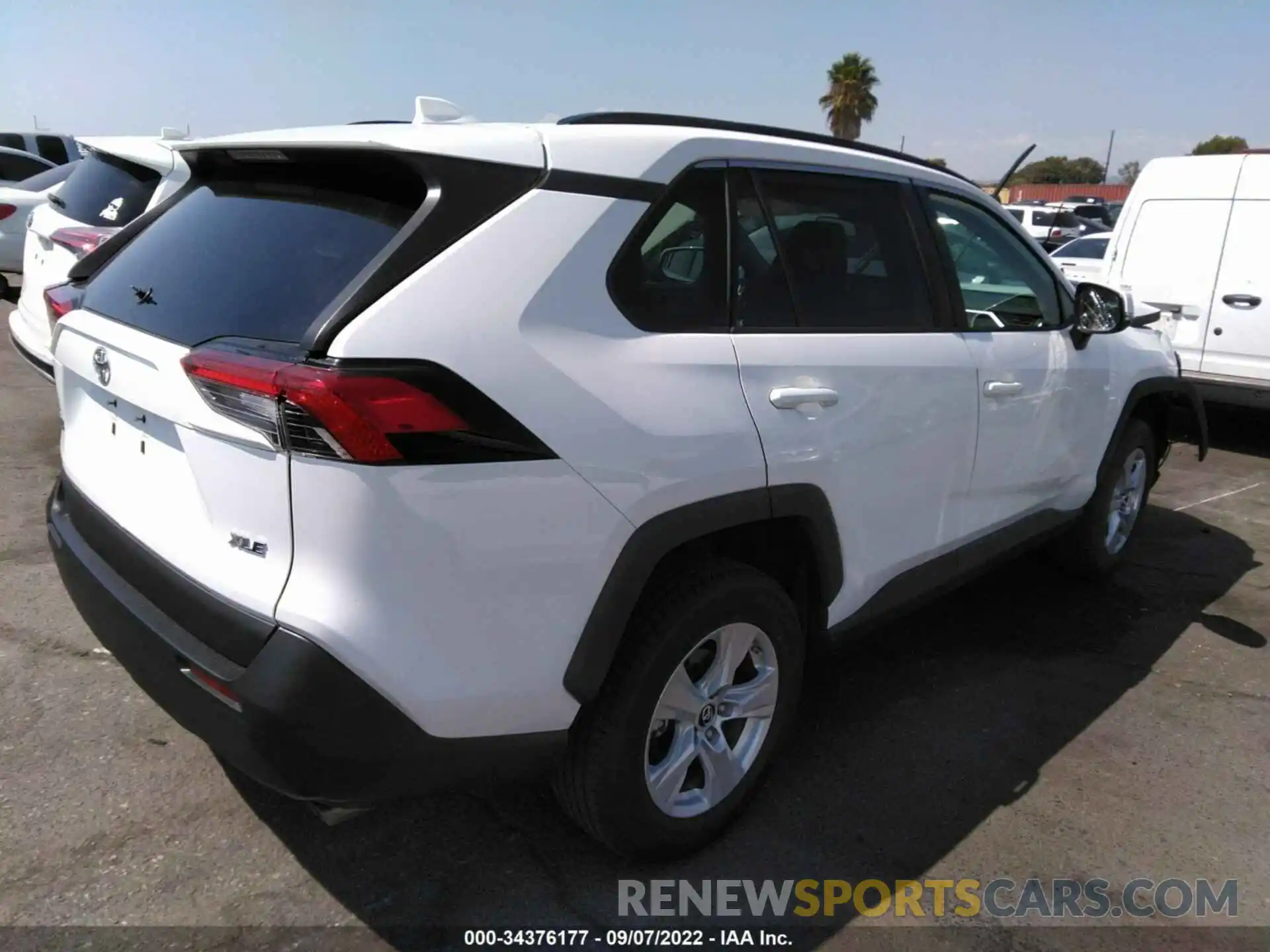 4 Photograph of a damaged car 2T3W1RFV7KW027600 TOYOTA RAV4 2019