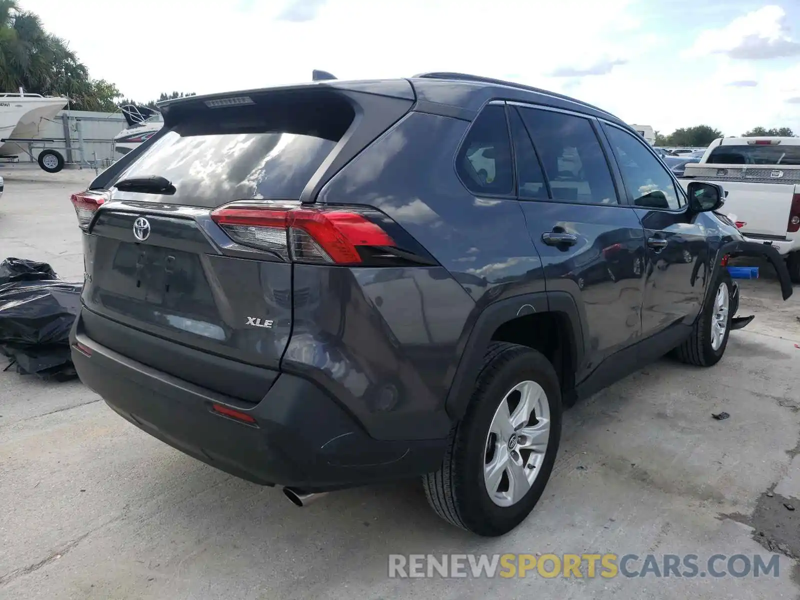 4 Photograph of a damaged car 2T3W1RFV7KW029704 TOYOTA RAV4 2019