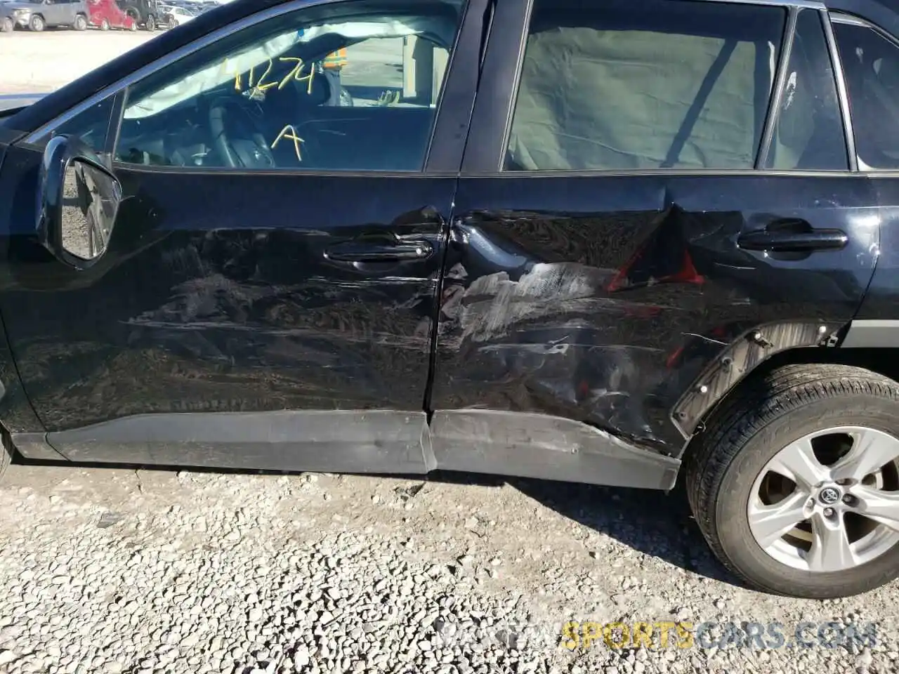 9 Photograph of a damaged car 2T3W1RFV7KW029816 TOYOTA RAV4 2019