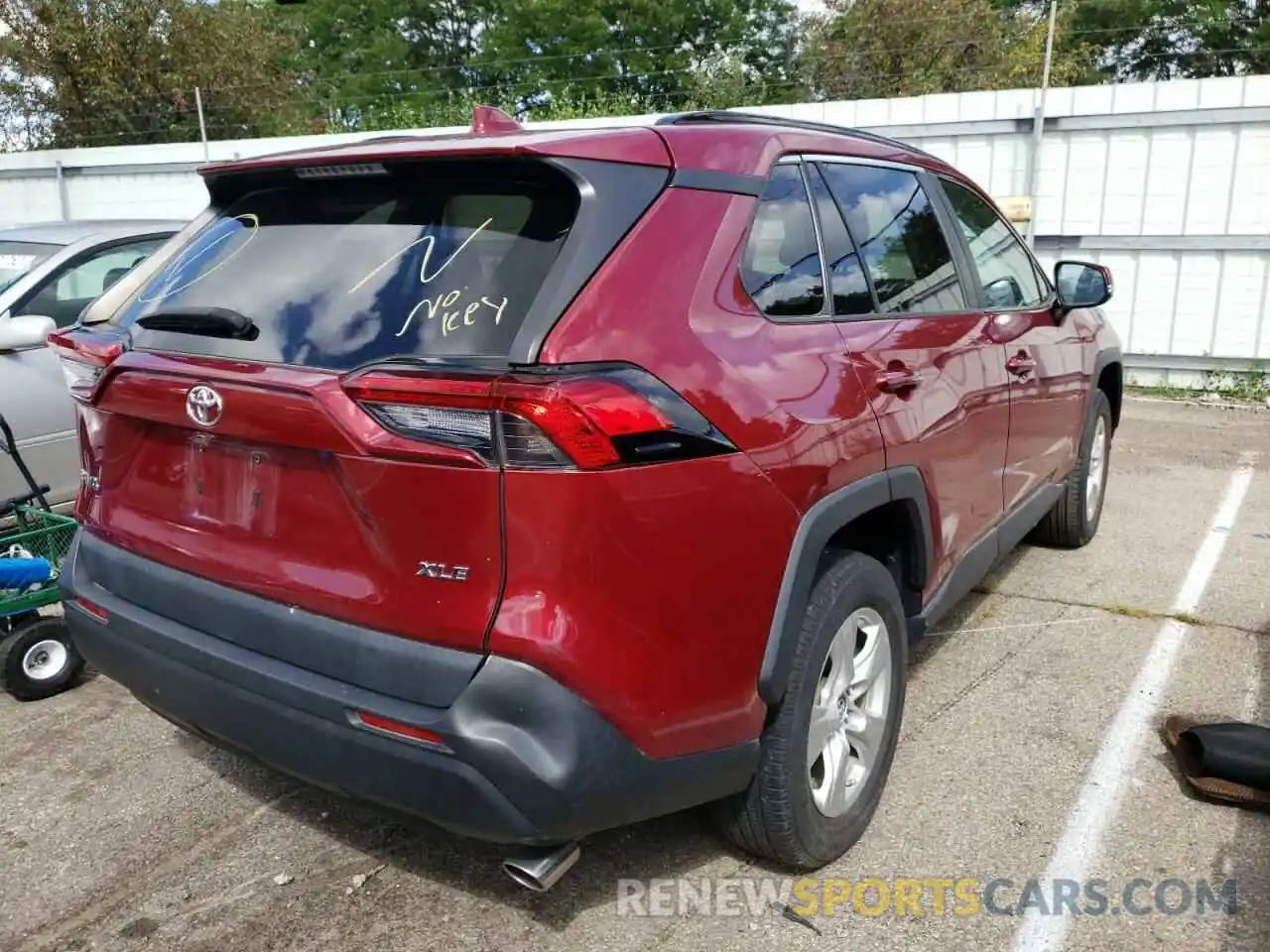 4 Photograph of a damaged car 2T3W1RFV7KW038578 TOYOTA RAV4 2019