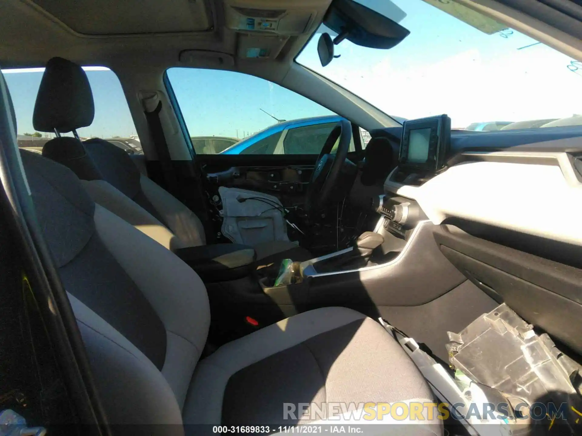 5 Photograph of a damaged car 2T3W1RFV7KW049919 TOYOTA RAV4 2019