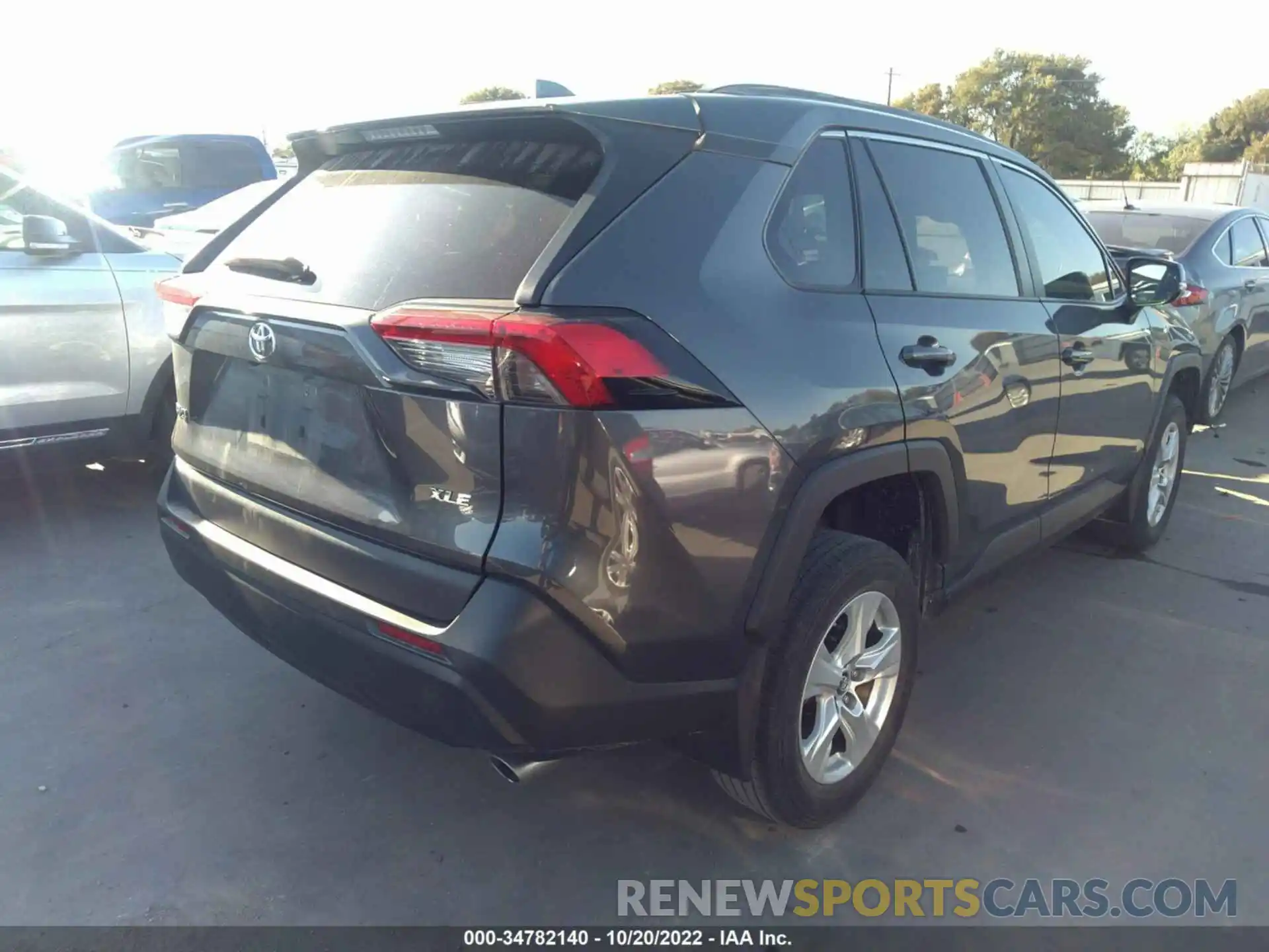 4 Photograph of a damaged car 2T3W1RFV7KW050939 TOYOTA RAV4 2019