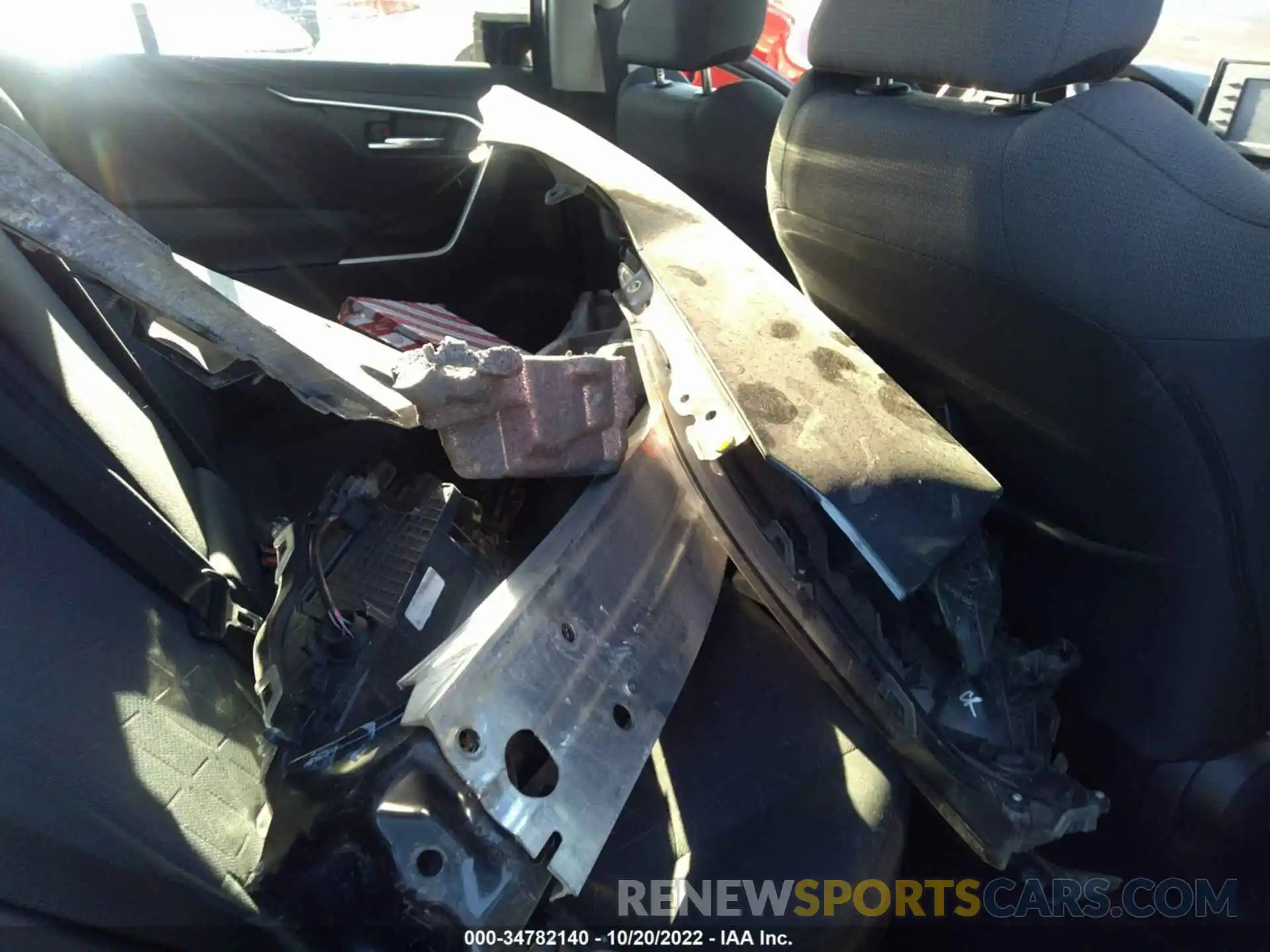 8 Photograph of a damaged car 2T3W1RFV7KW050939 TOYOTA RAV4 2019